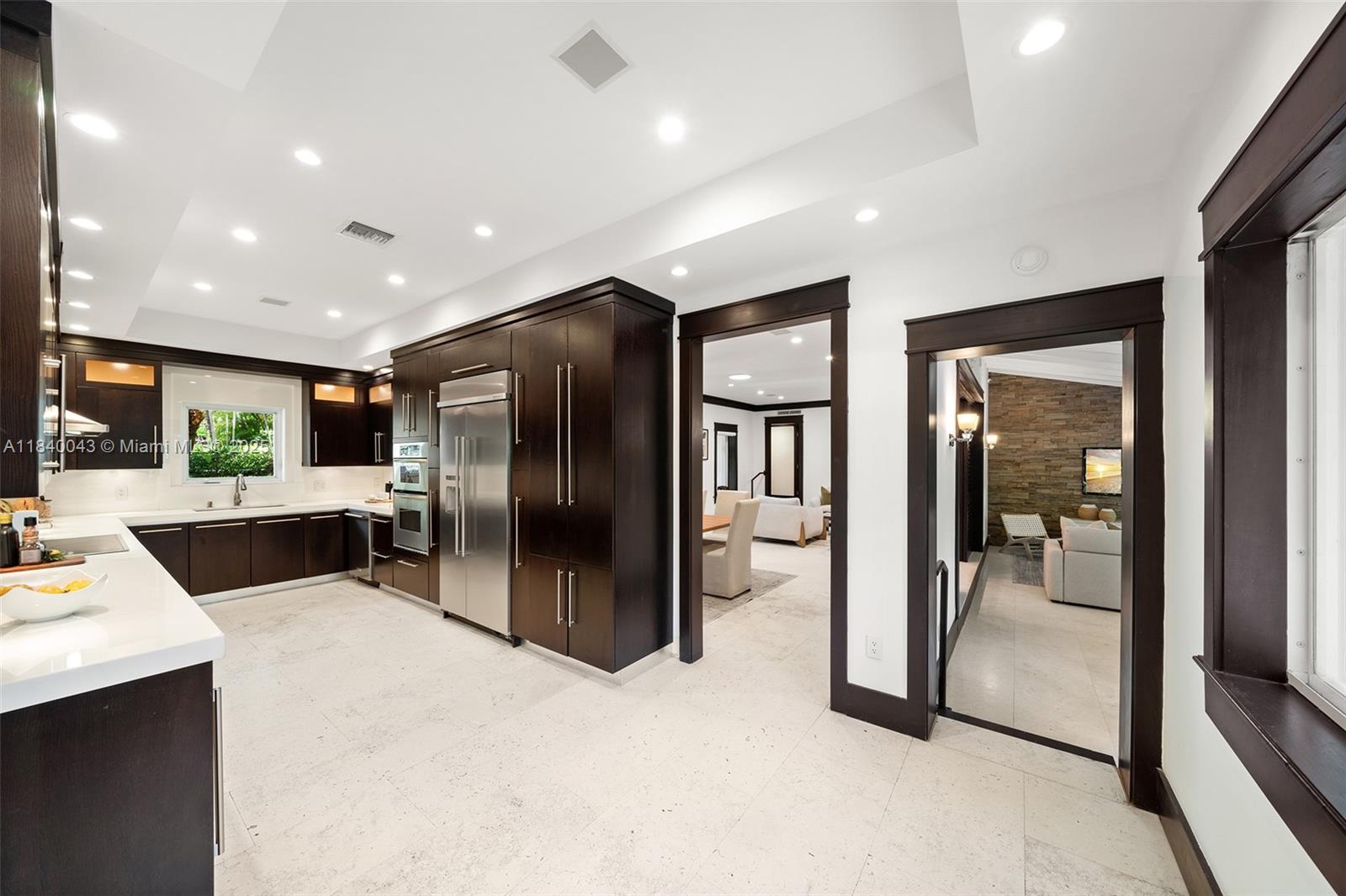 160 W Sunrise Ave