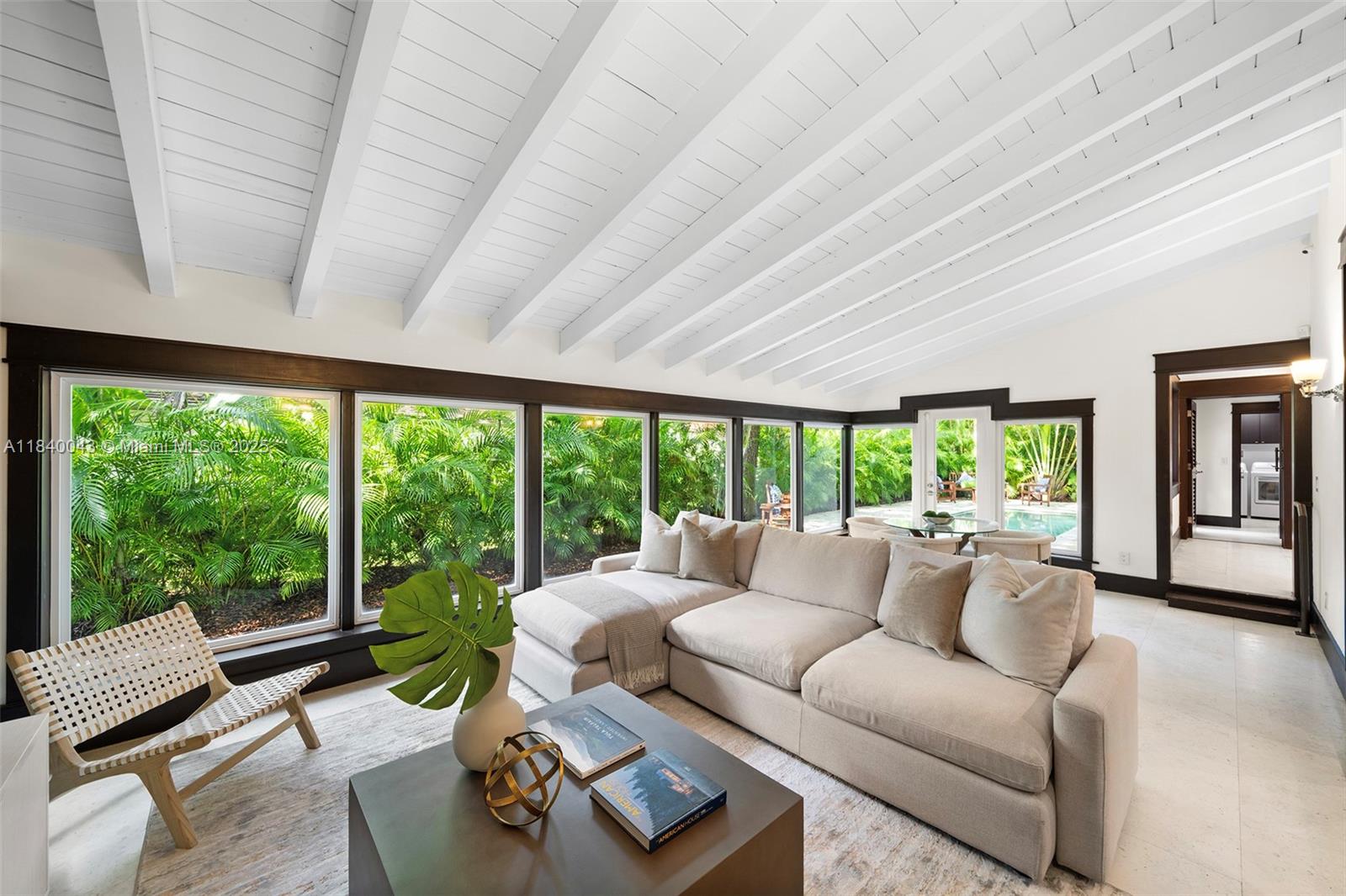 160 W Sunrise Ave
