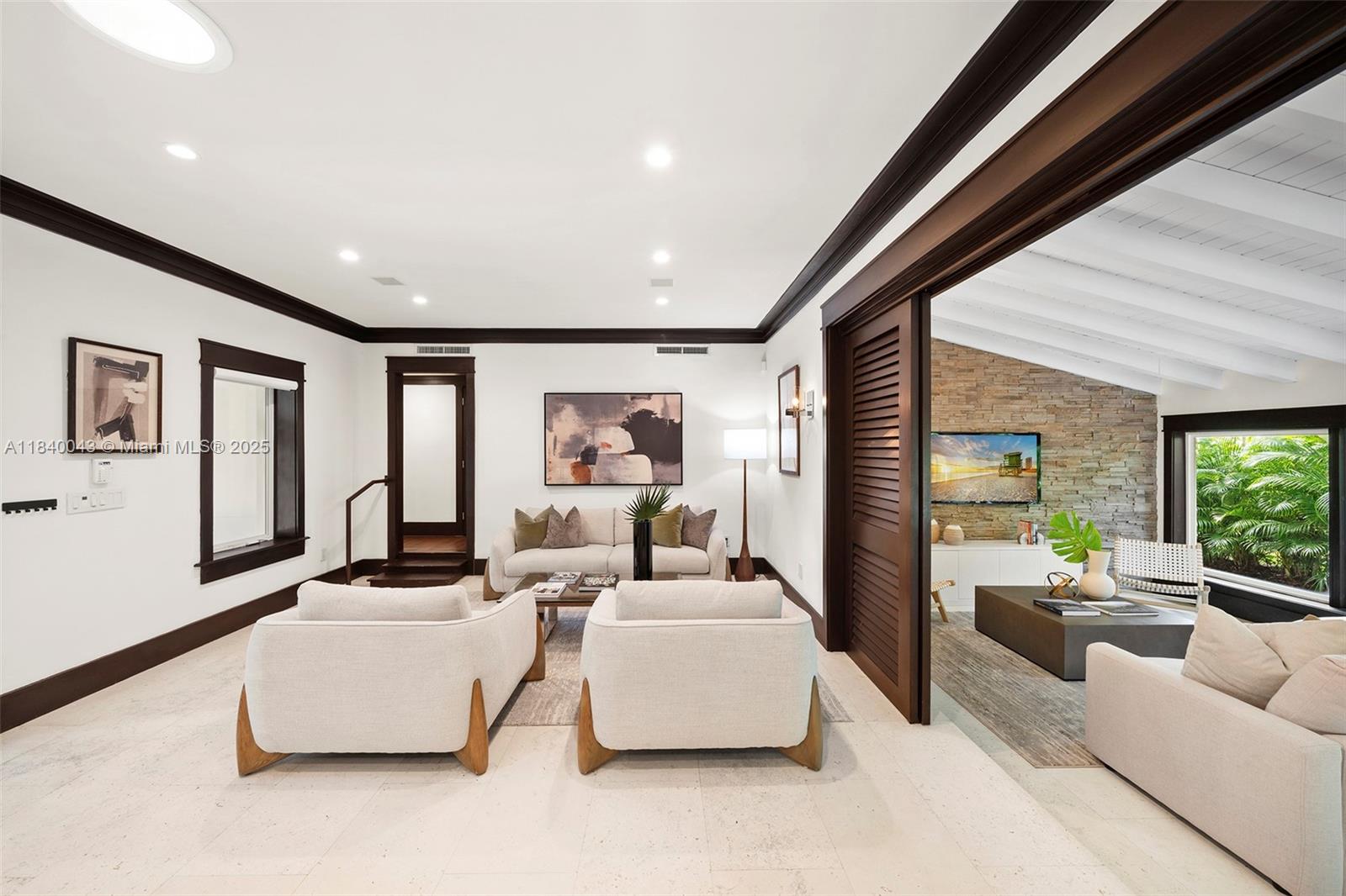 160 W Sunrise Ave