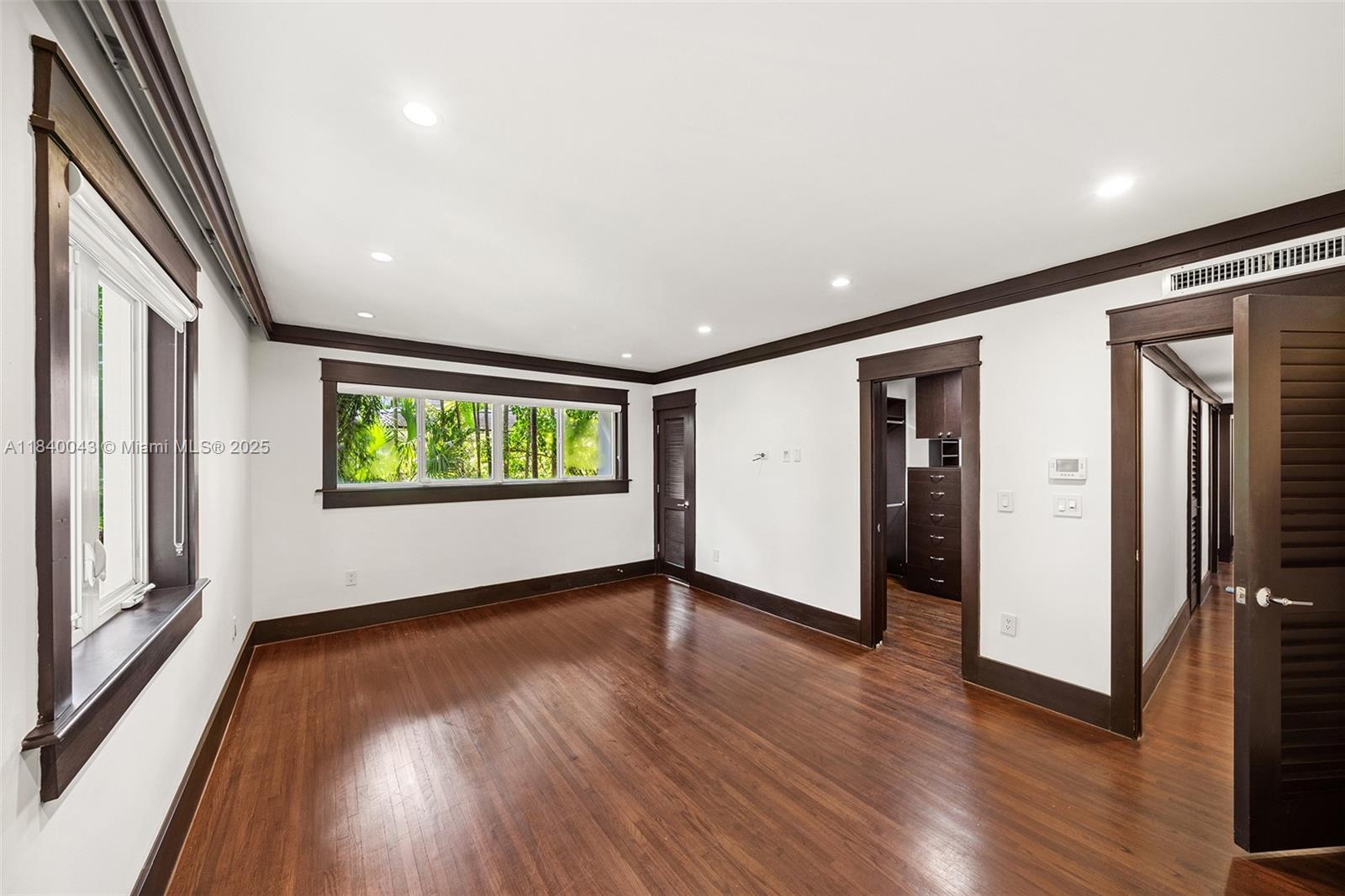 160 W Sunrise Ave