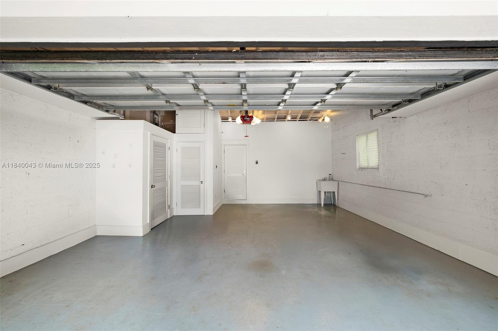 160 W Sunrise Ave