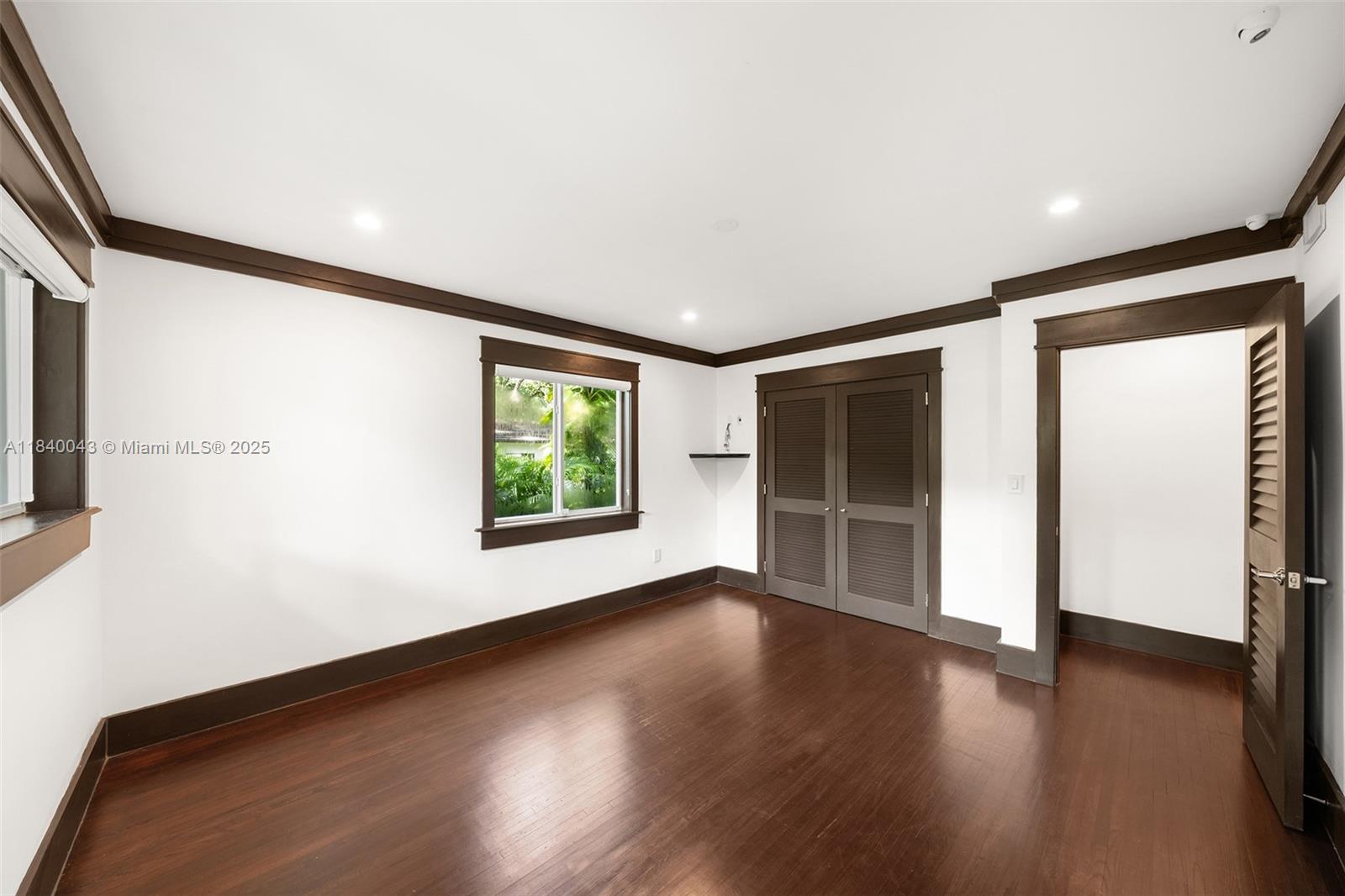 160 W Sunrise Ave