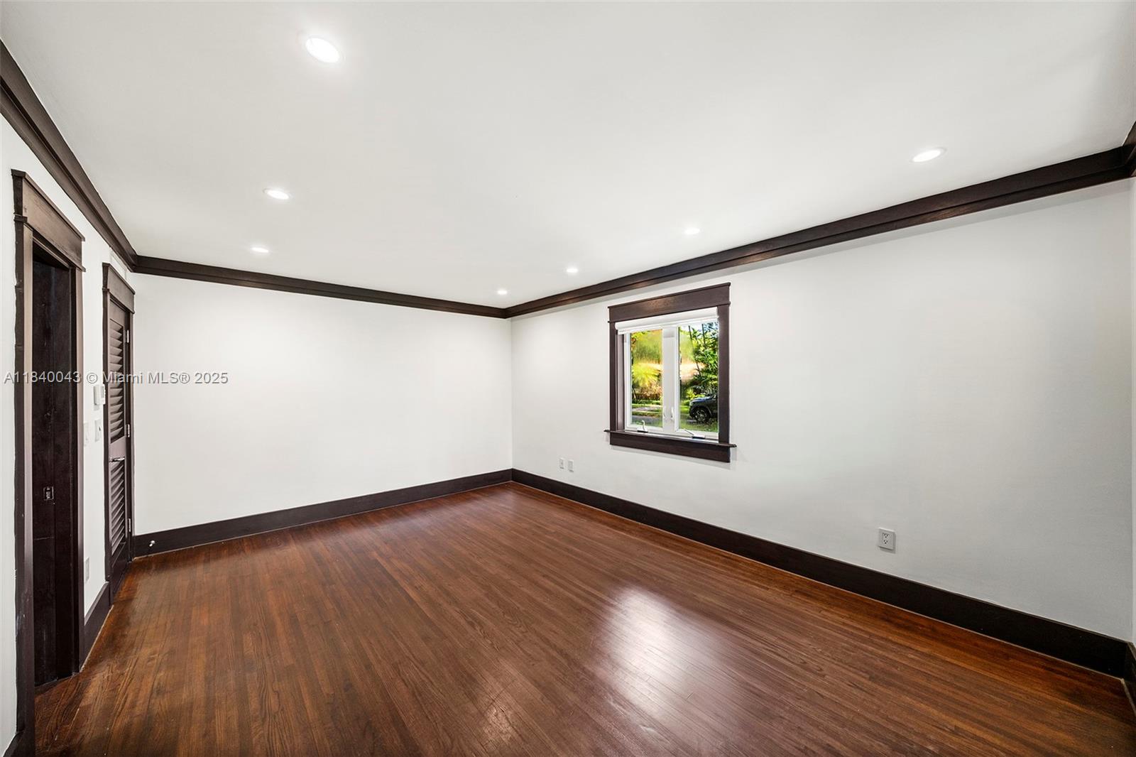 160 W Sunrise Ave