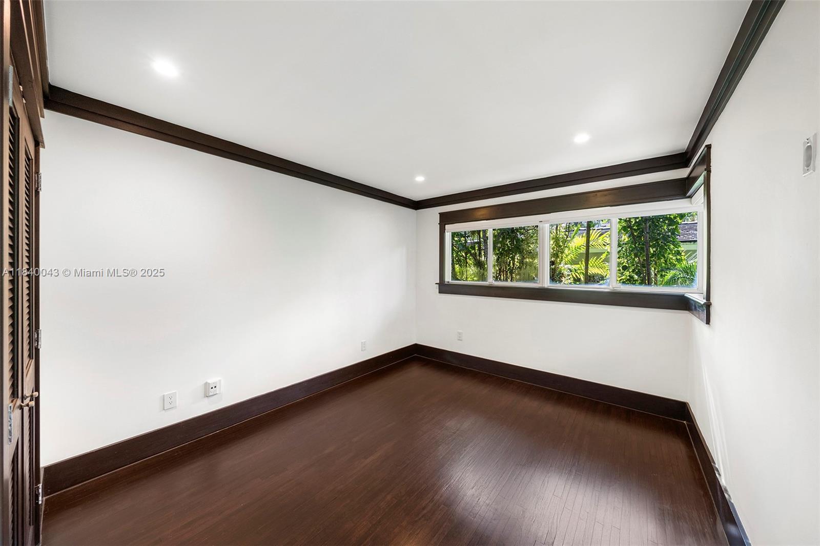 160 W Sunrise Ave