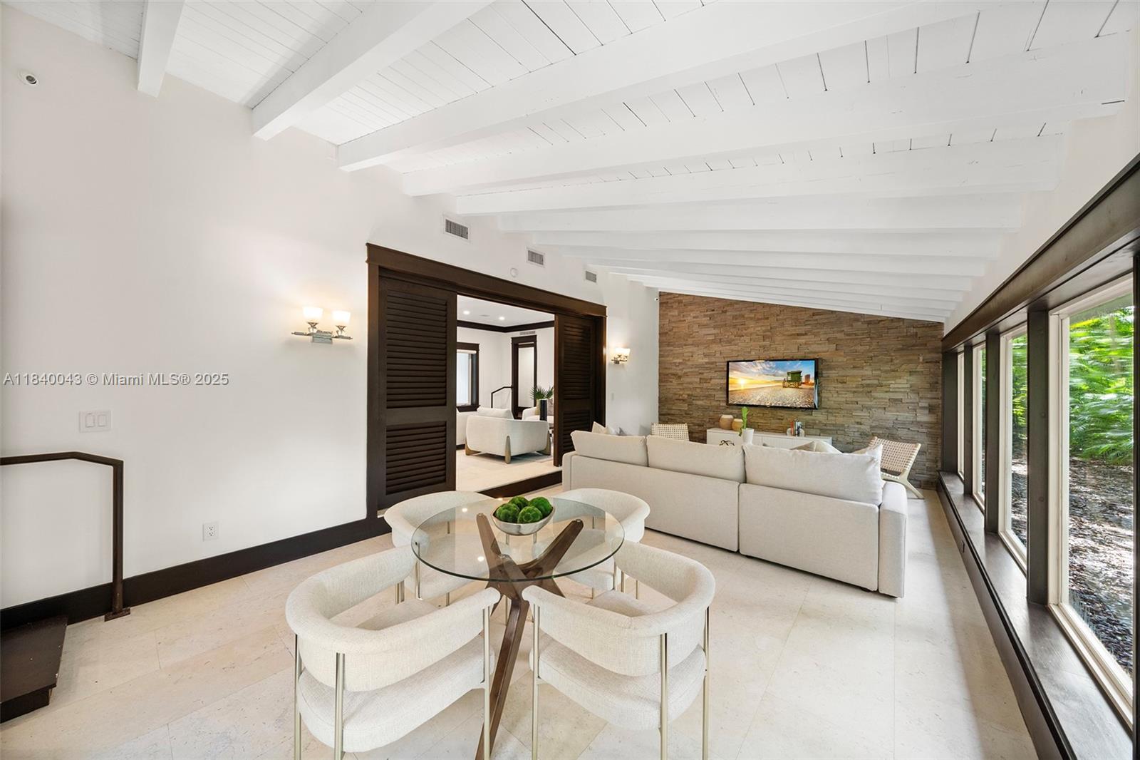 160 W Sunrise Ave
