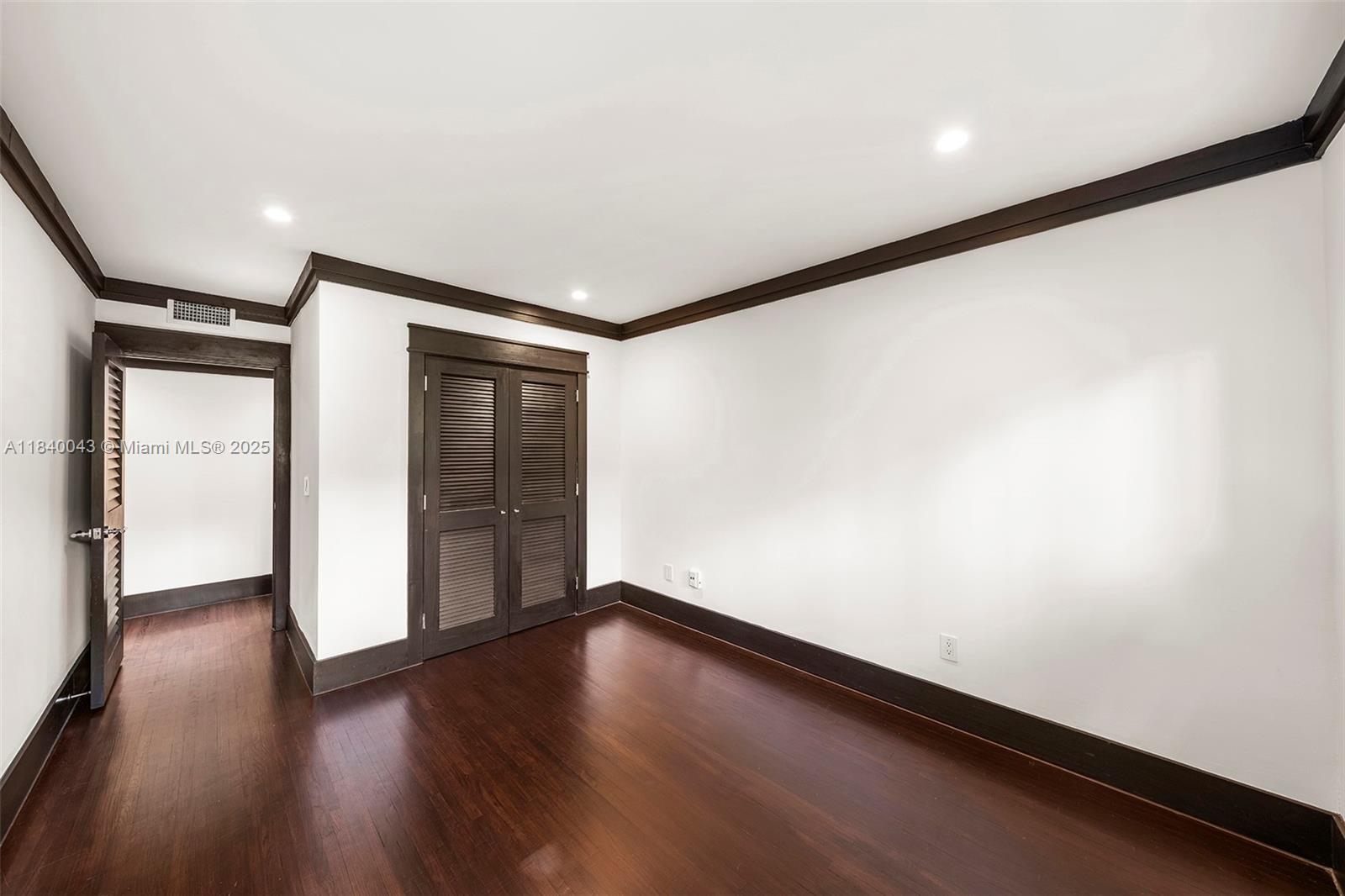160 W Sunrise Ave