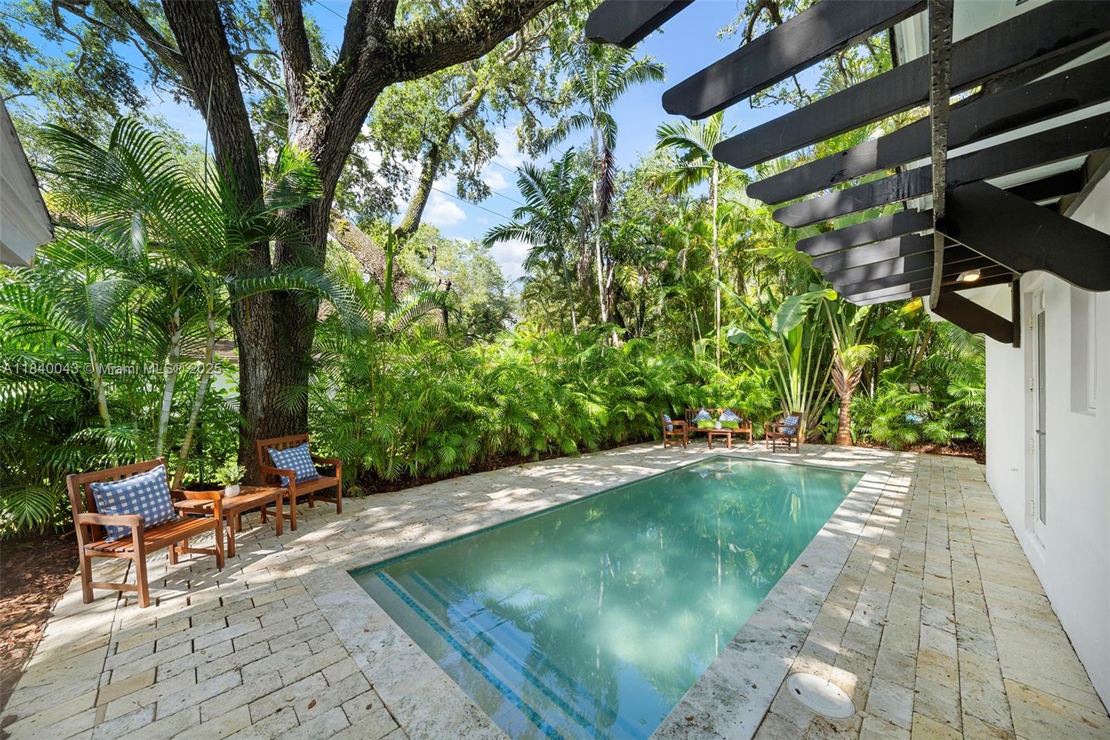 160 W Sunrise Ave