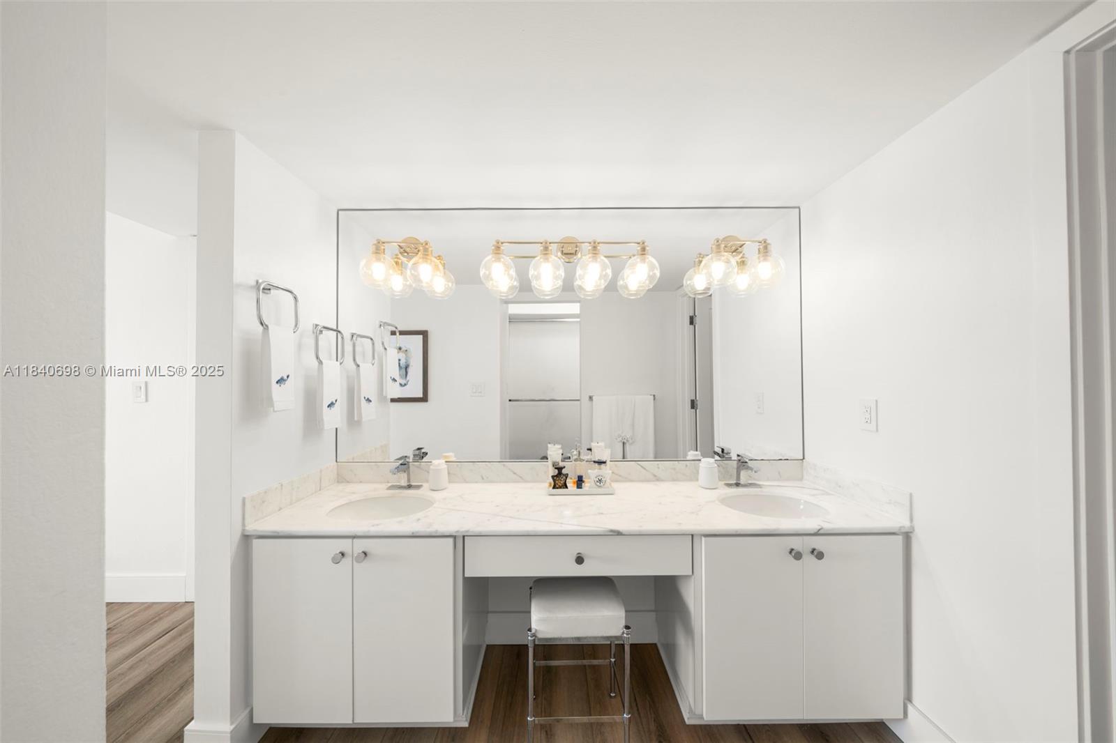 199 Ocean Lane Dr # 1015