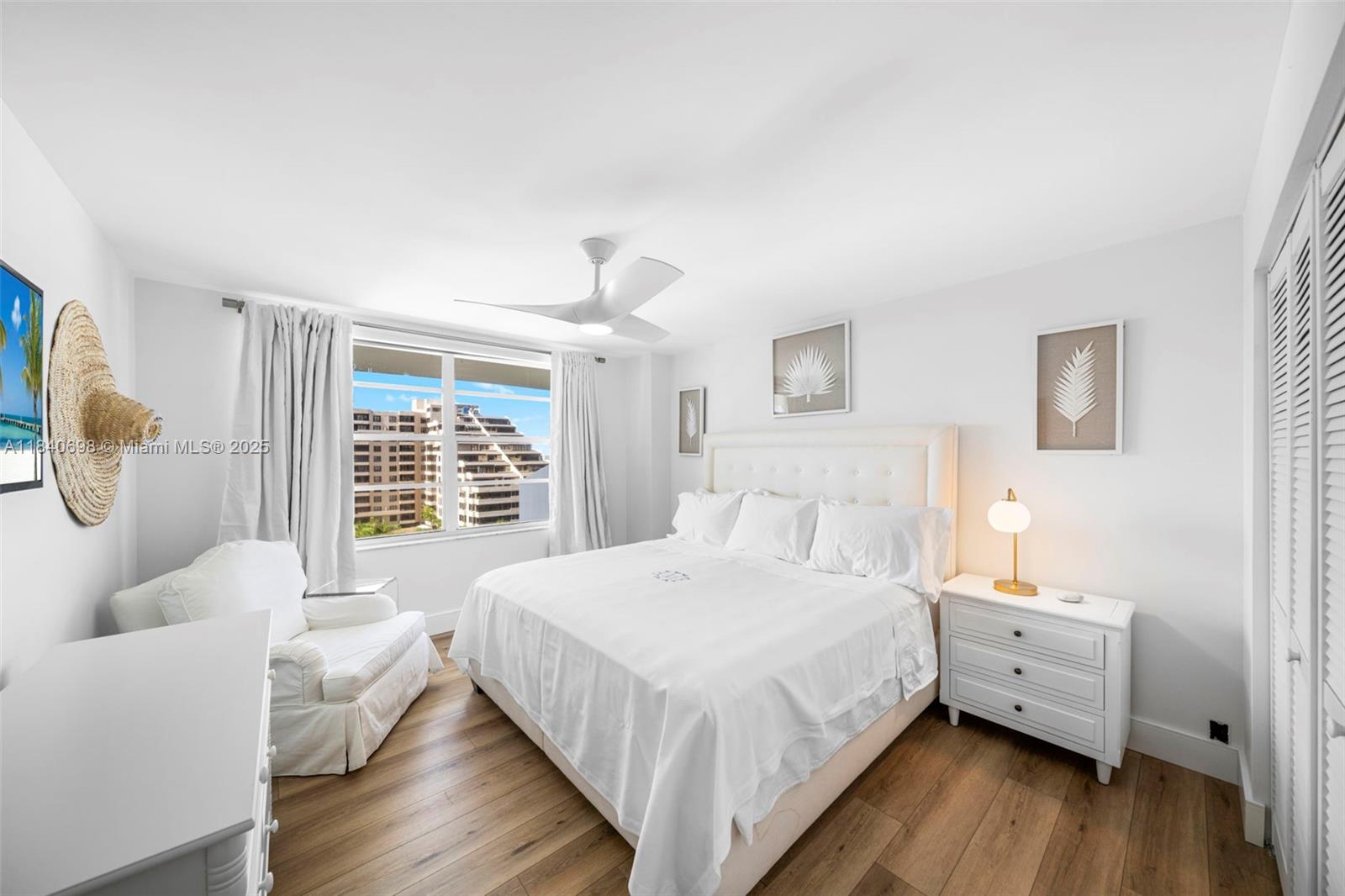 199 Ocean Lane Dr # 1015