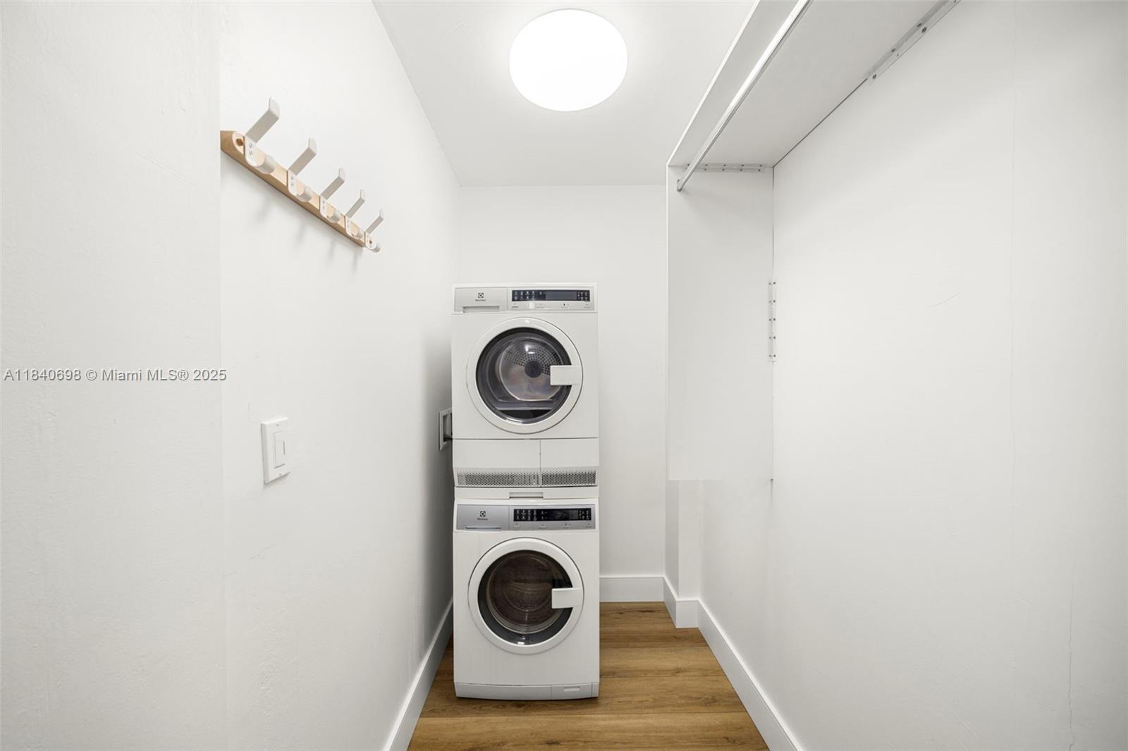 199 Ocean Lane Dr # 1015