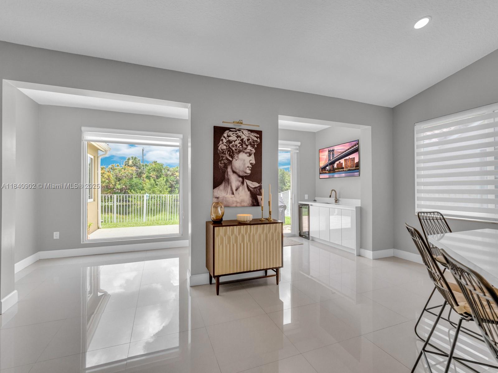 933 Falling Water Rd