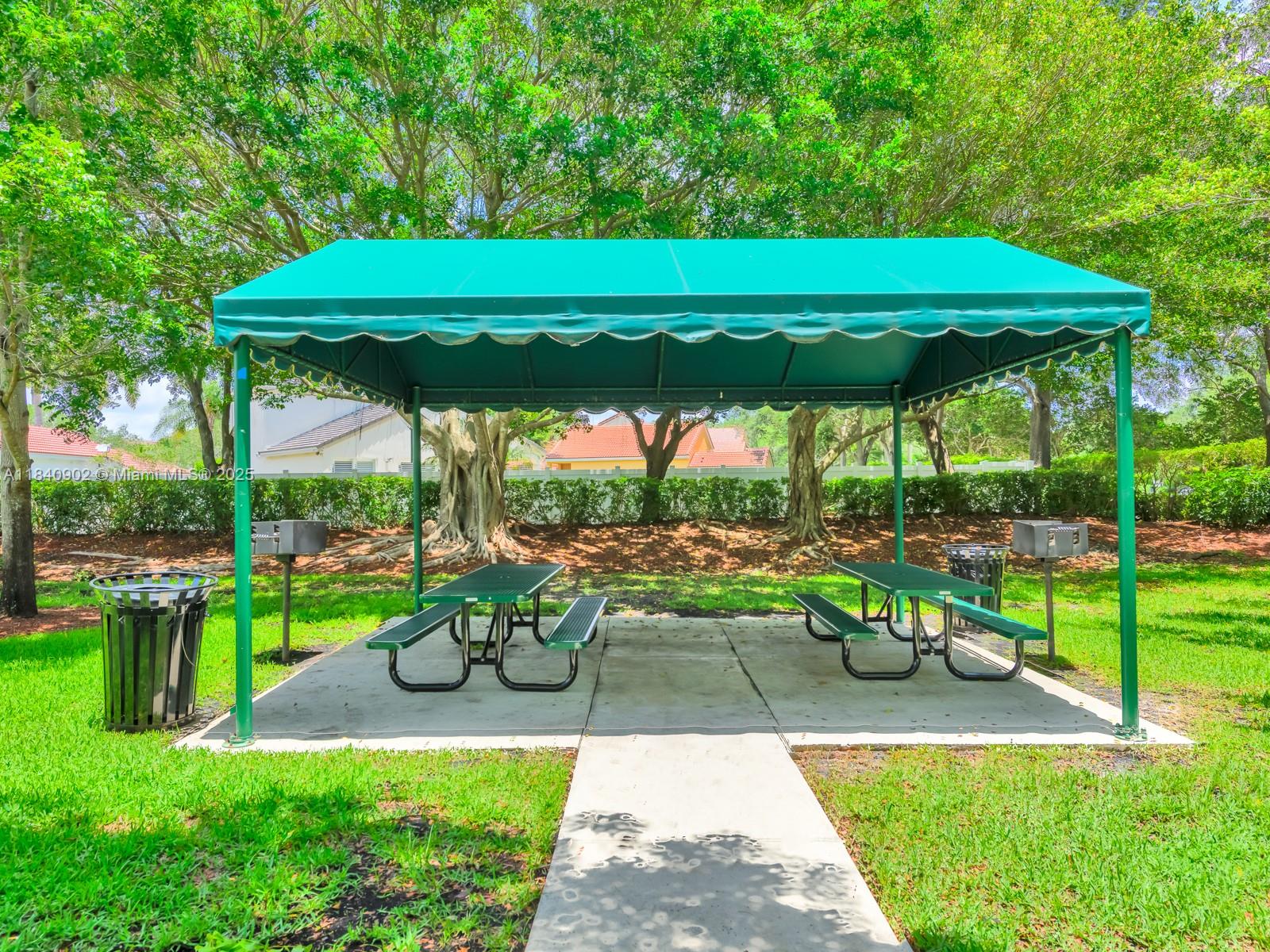 933 Falling Water Rd