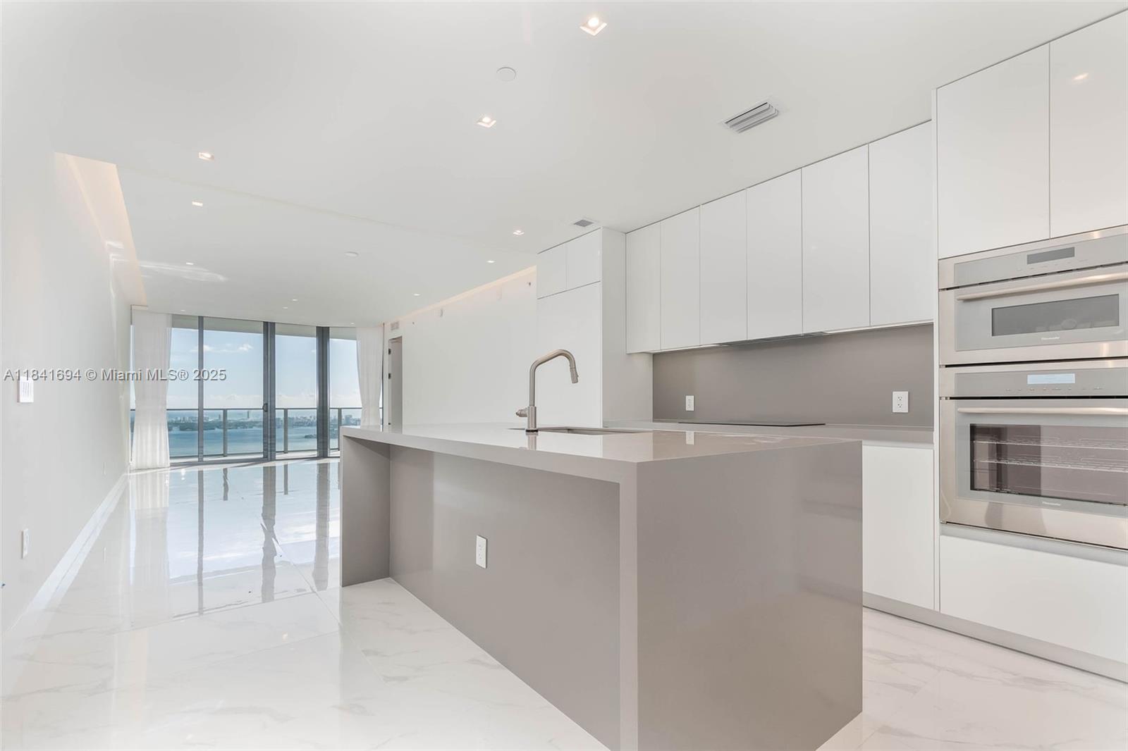 700 NE 24 ST # 5005
