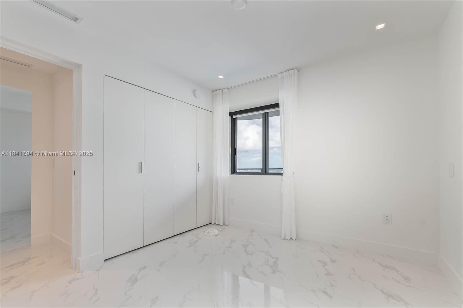 700 NE 24 ST # 5005