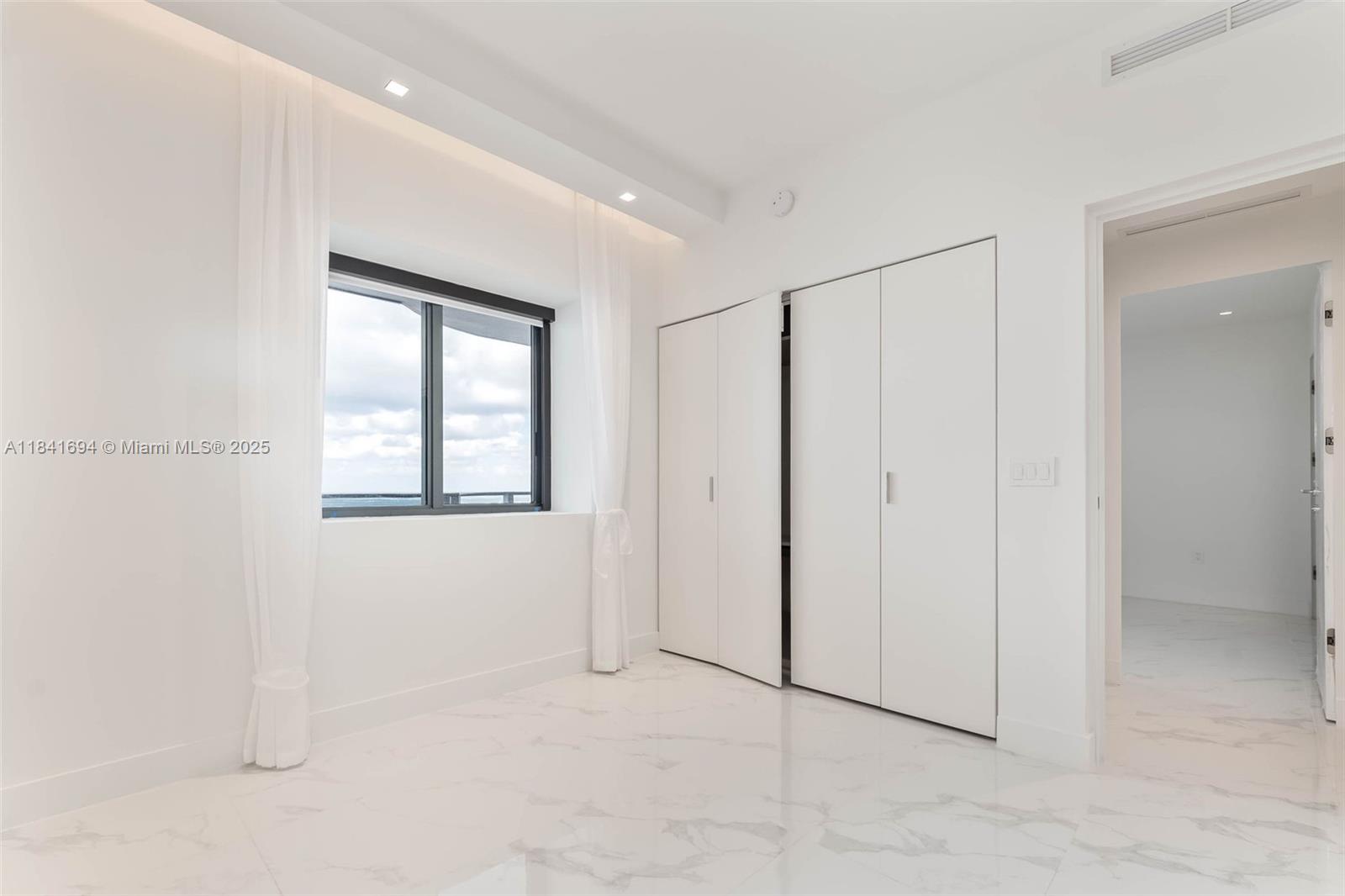700 NE 24 ST # 5005