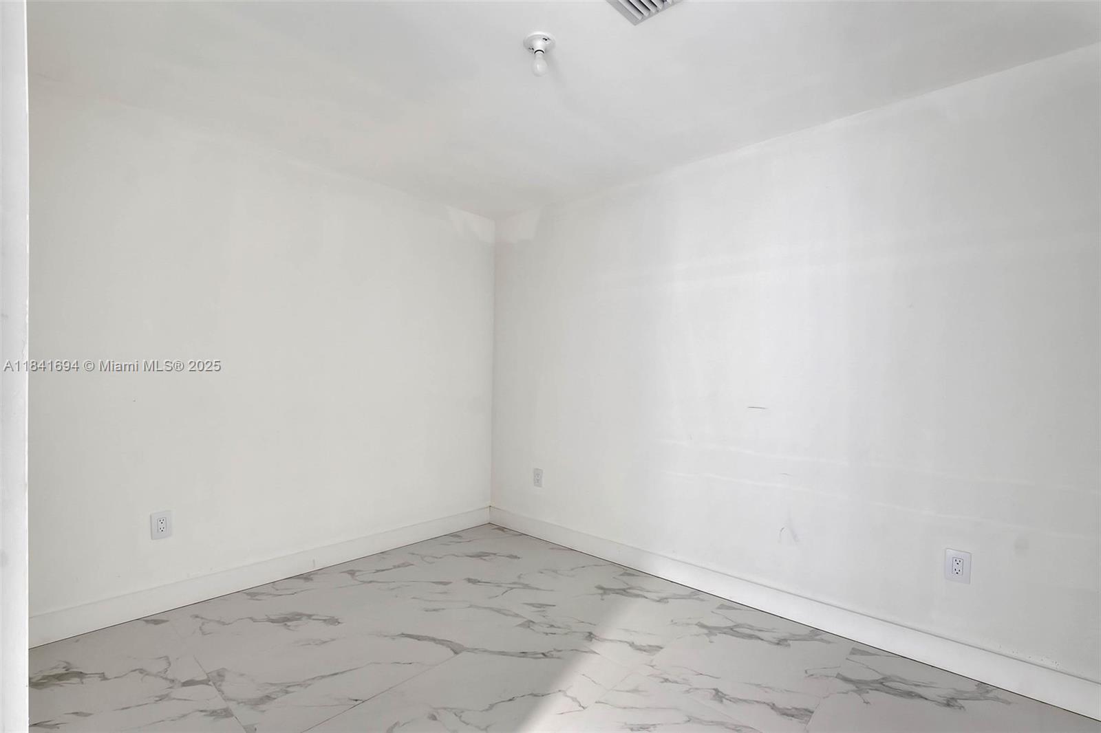 700 NE 24 ST # 5005