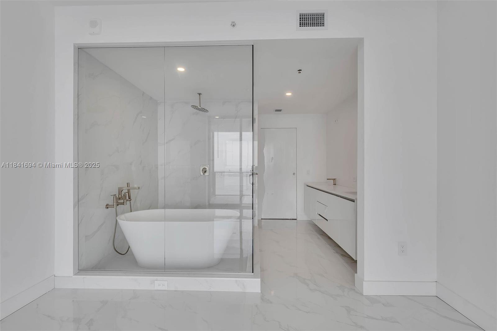 700 NE 24 ST # 5005