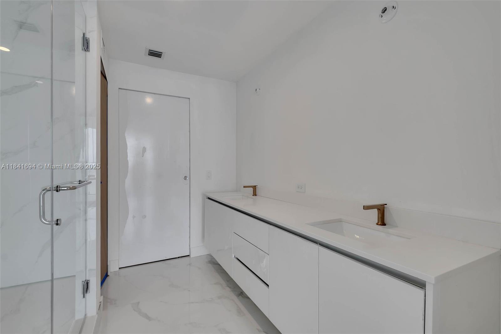 700 NE 24 ST # 5005