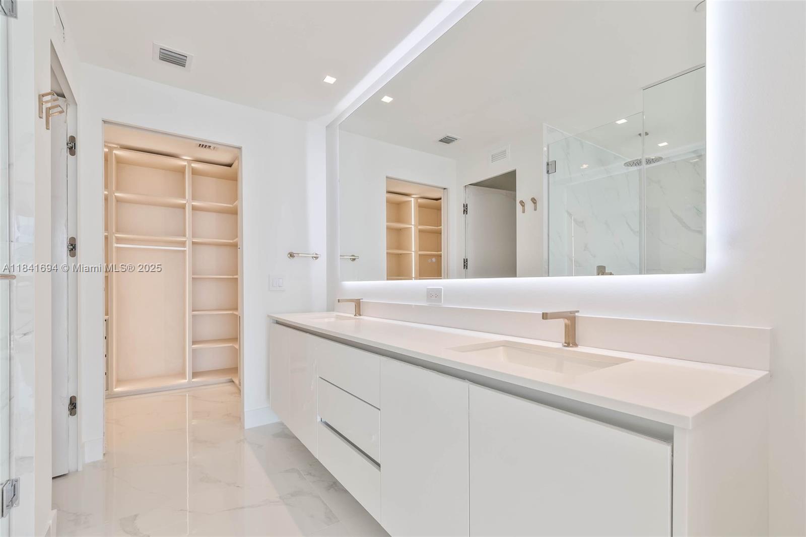 700 NE 24 ST # 5005