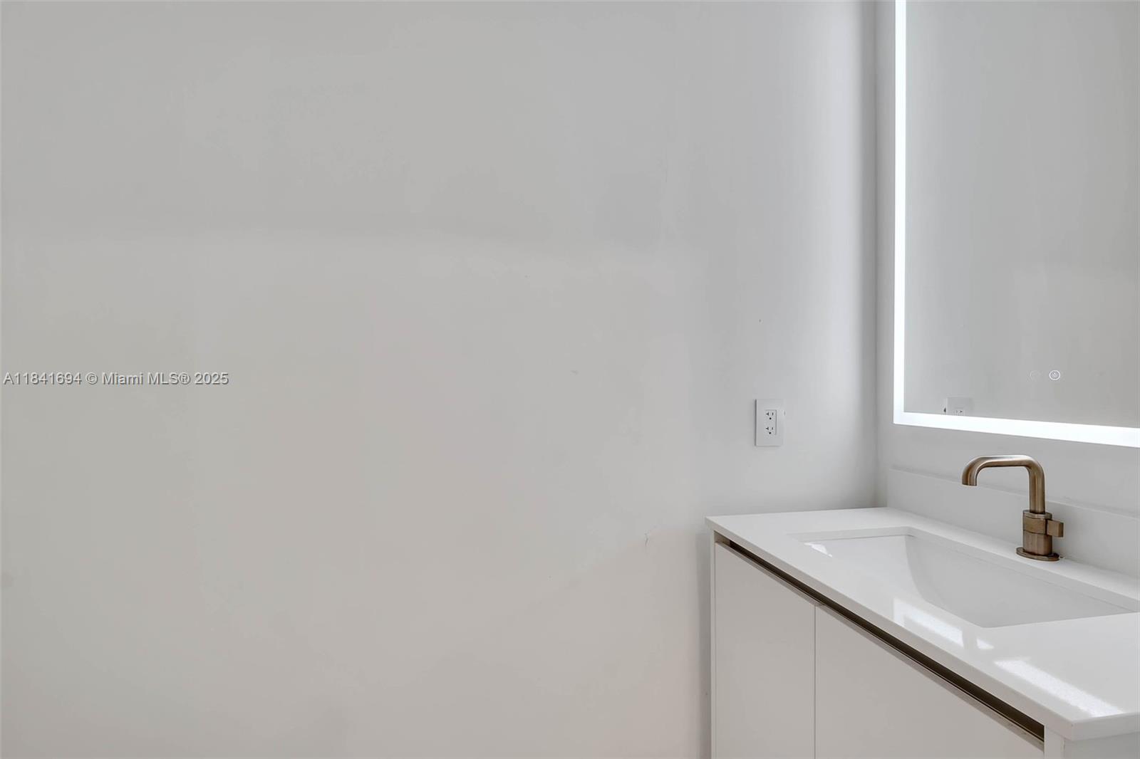 700 NE 24 ST # 5005