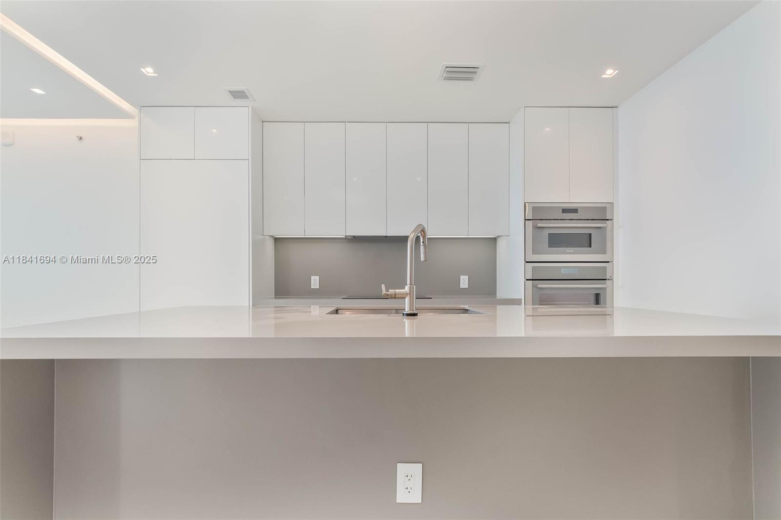700 NE 24 ST # 5005