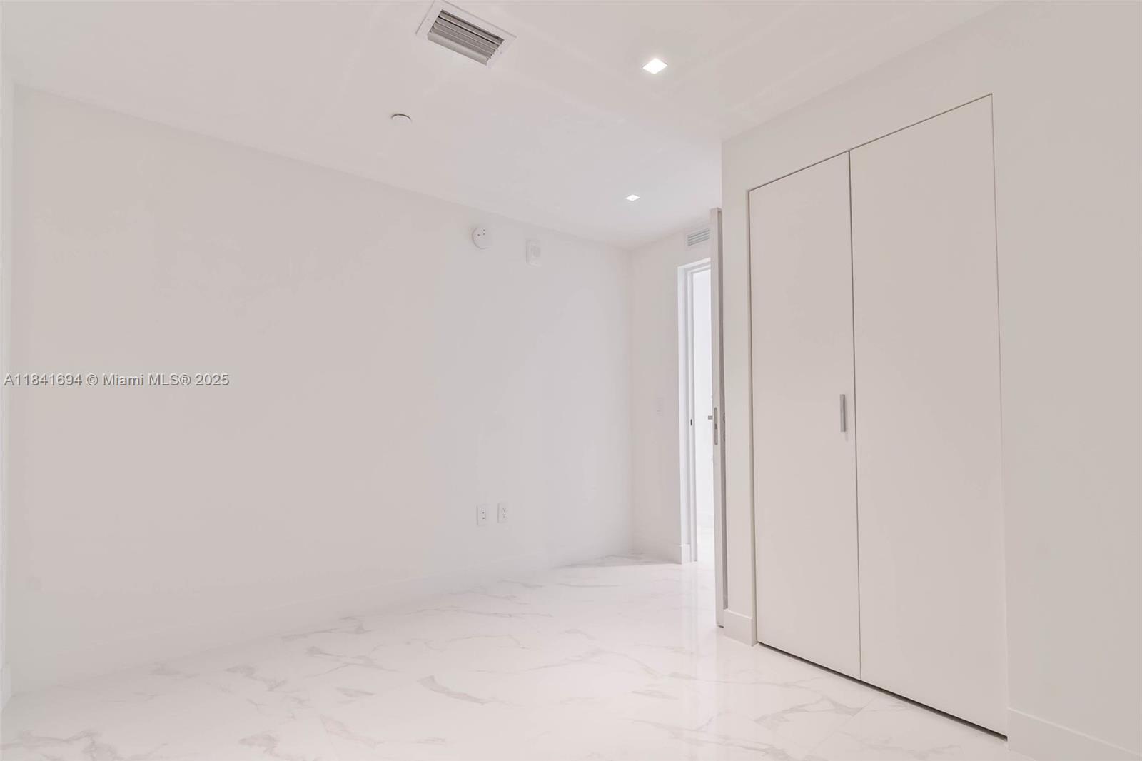 700 NE 24 ST # 5005