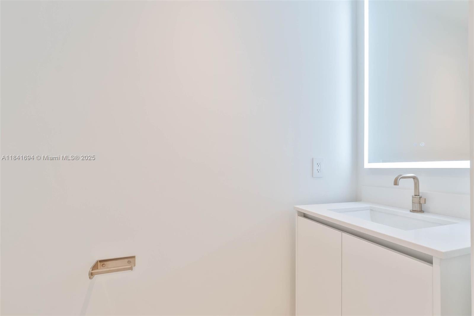 700 NE 24 ST # 5005