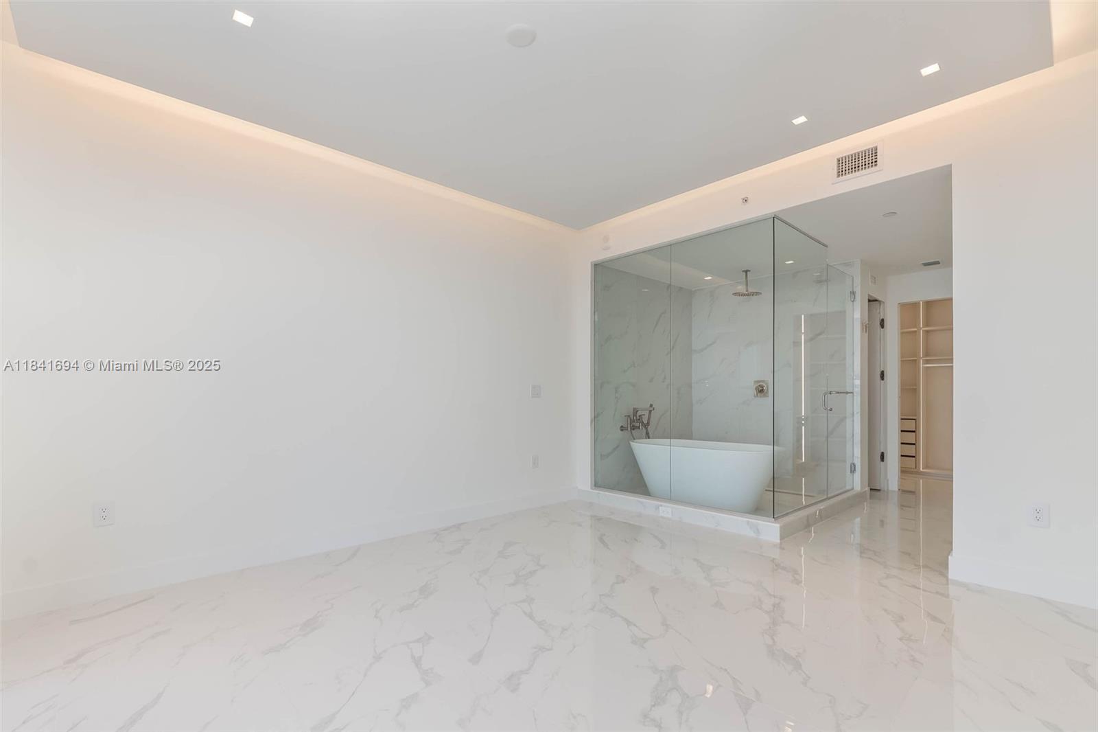 700 NE 24 ST # 5005