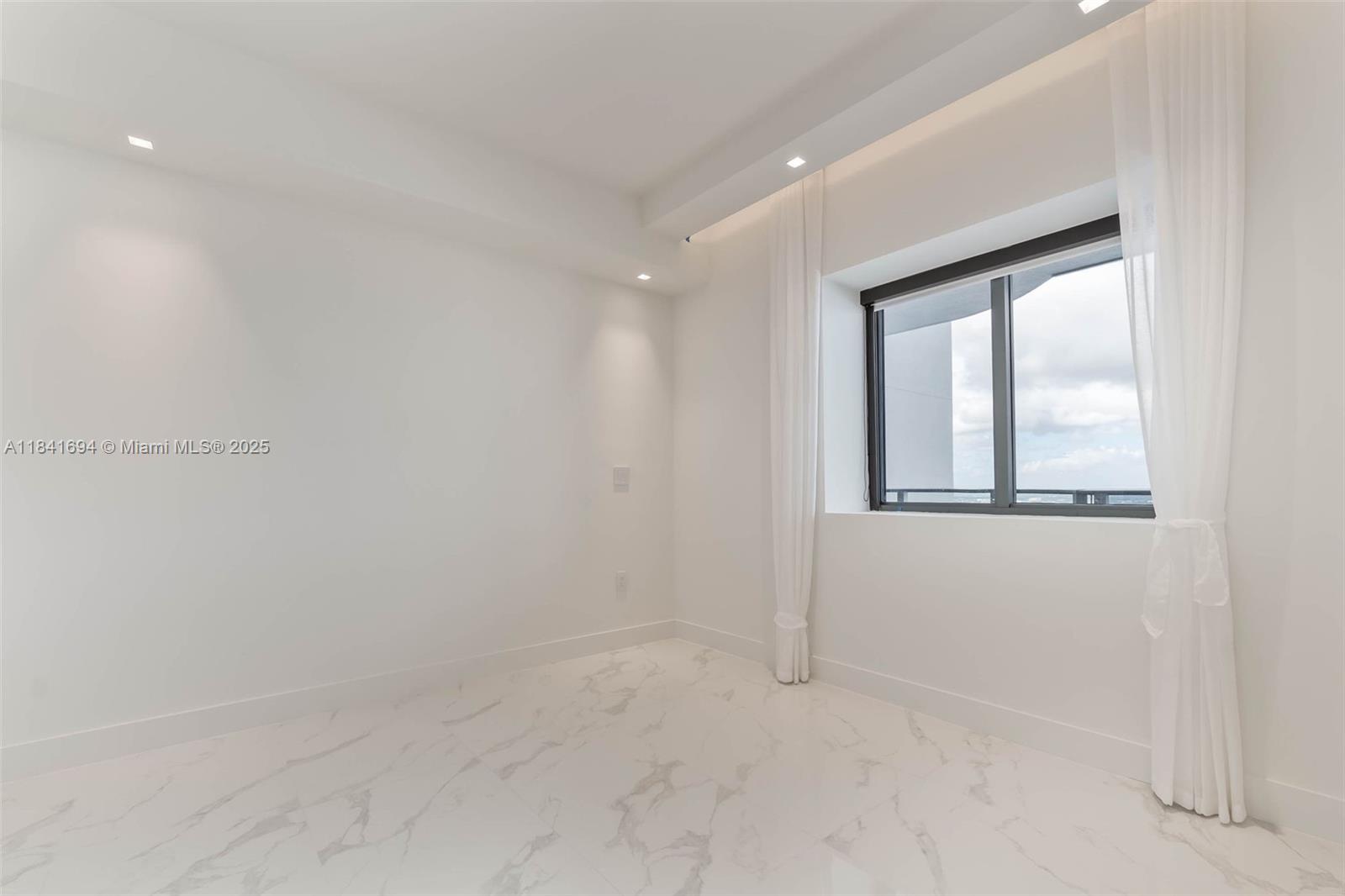 700 NE 24 ST # 5005