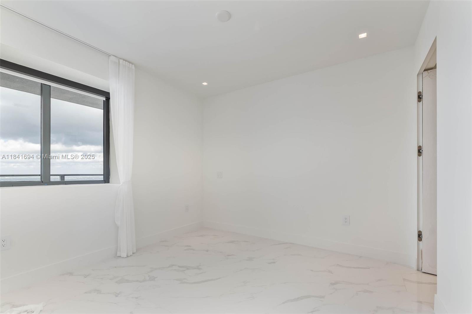 700 NE 24 ST # 5005