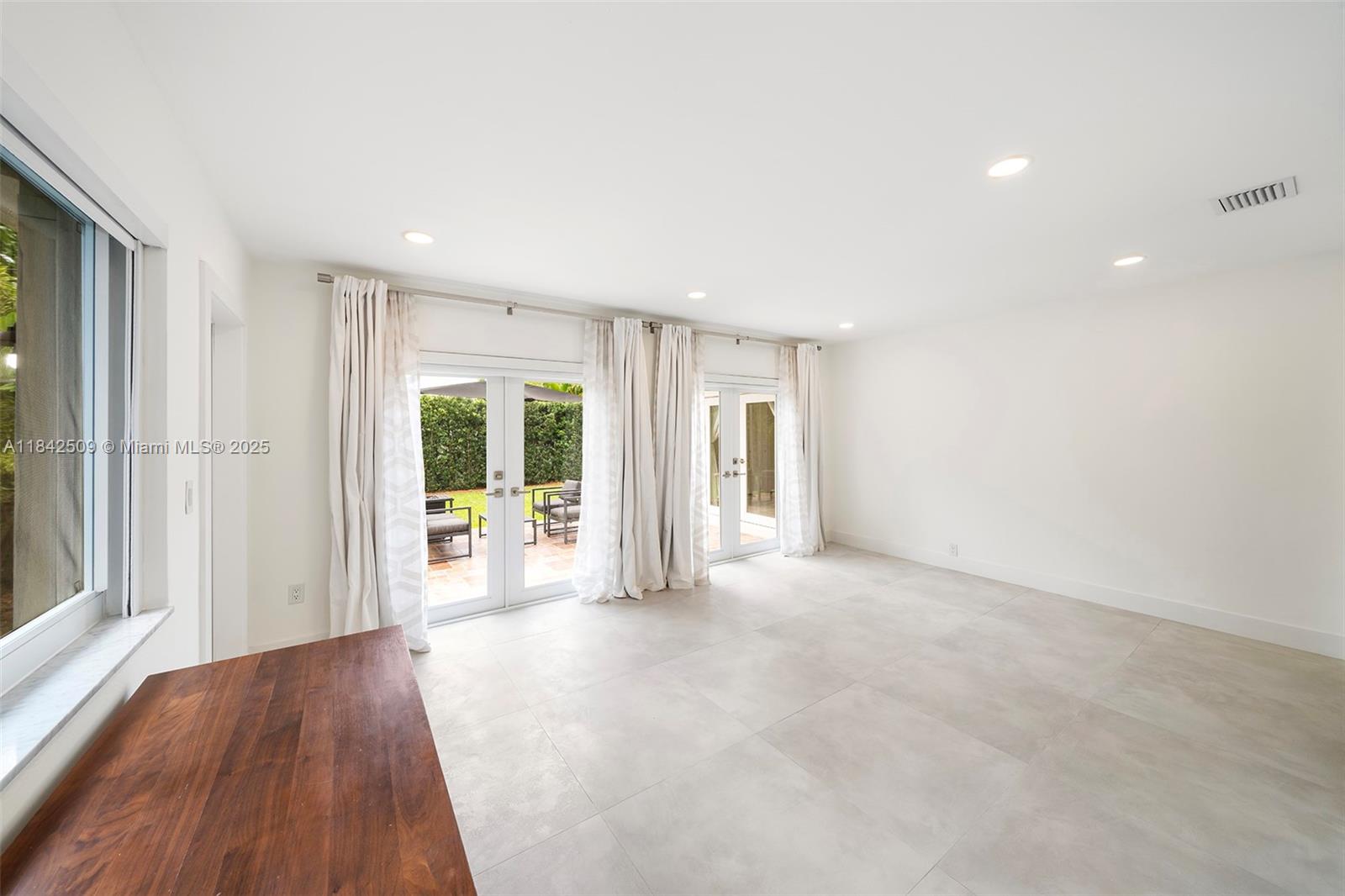 415 Navarre Ave
