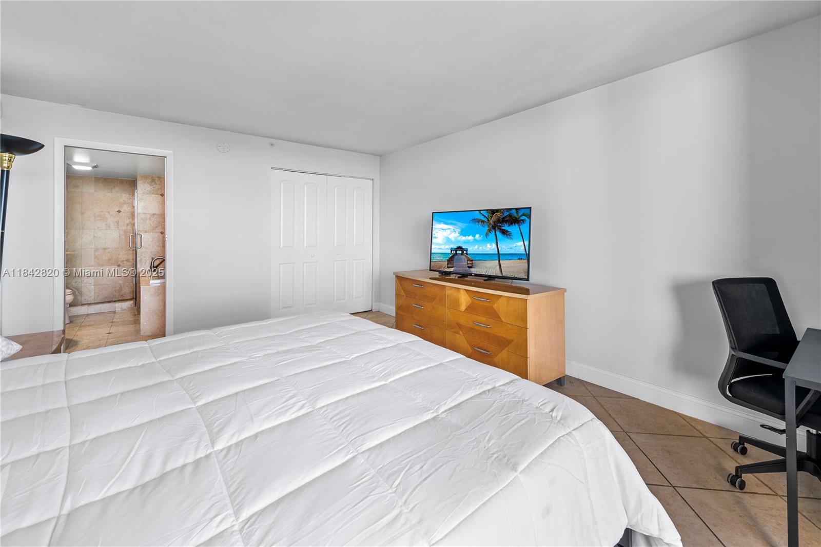 2555 Collins Ave # 2306