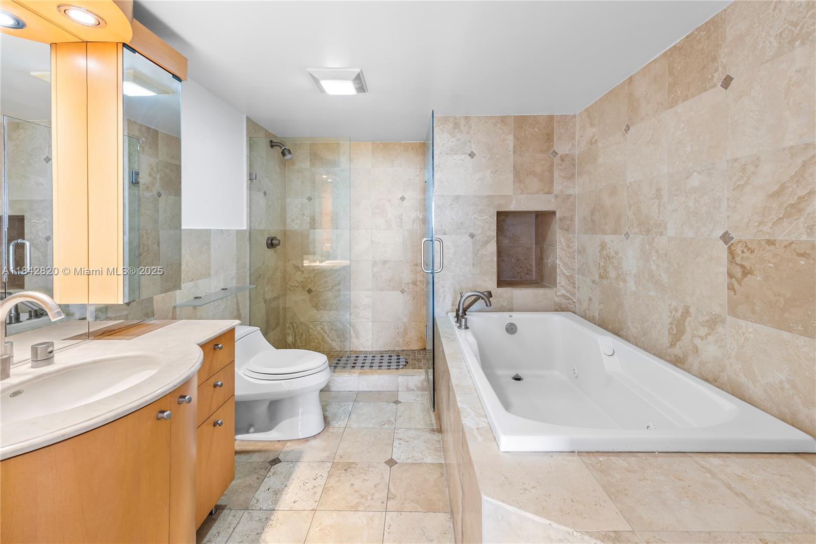 2555 Collins Ave # 2306