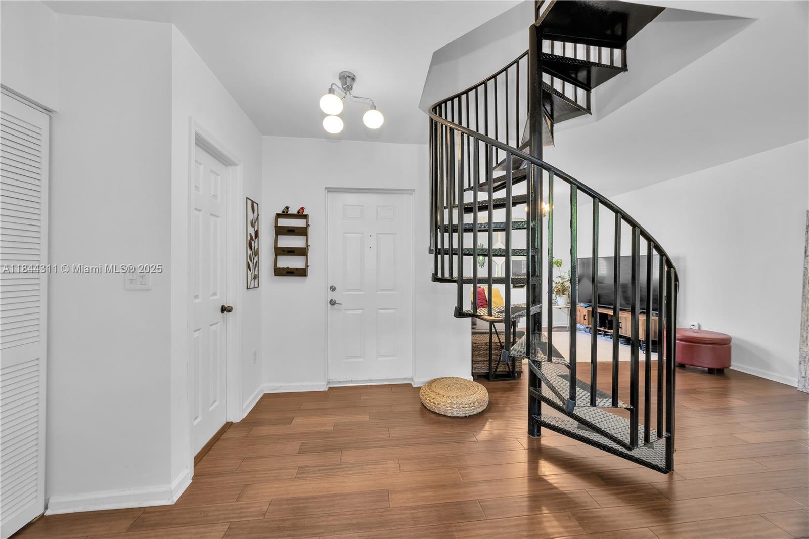 2850 Coconut Ave # 15