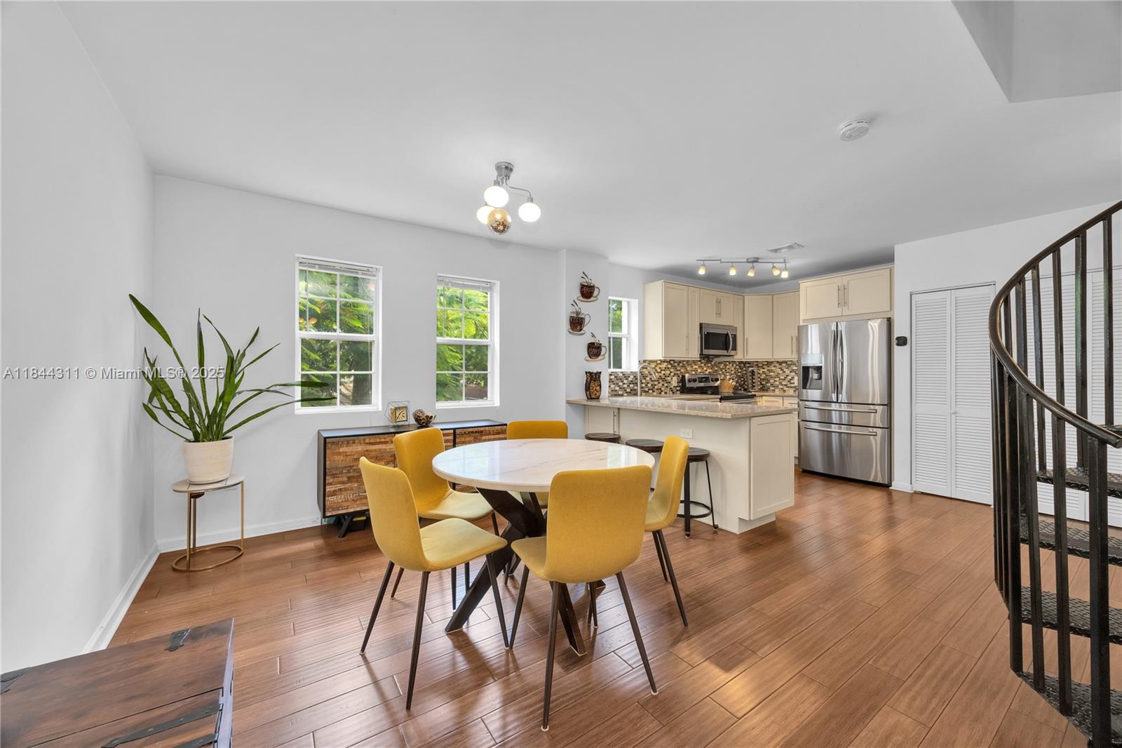 2850 Coconut Ave # 15