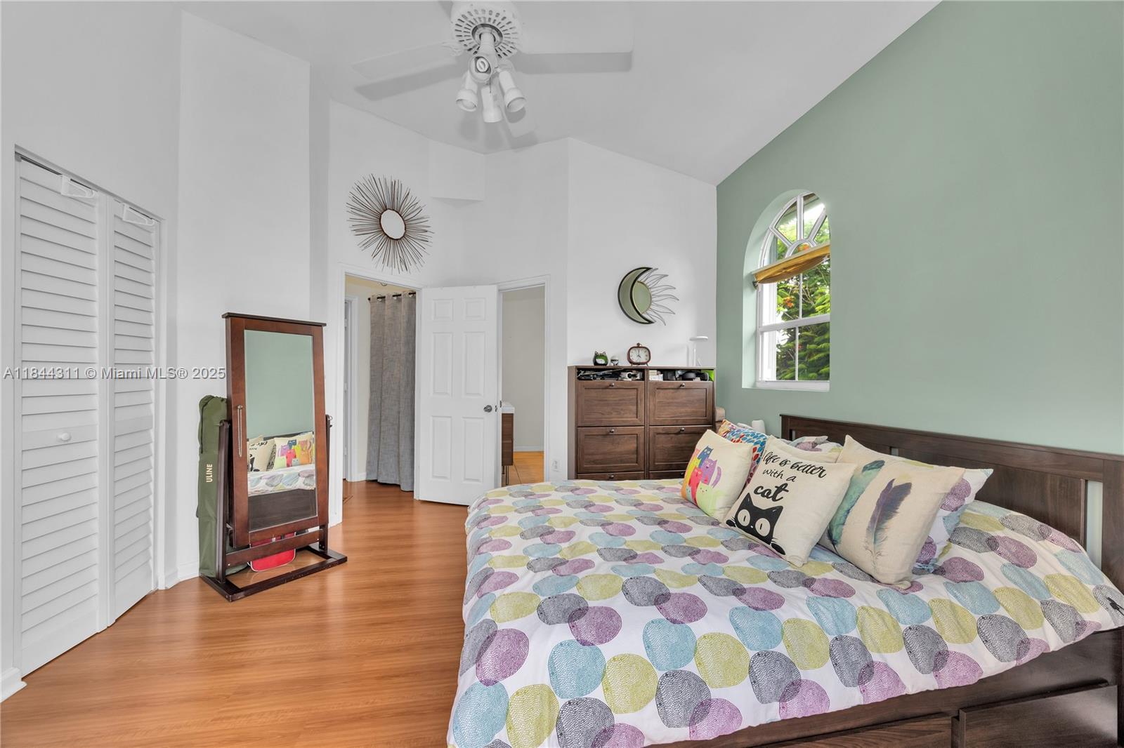 2850 Coconut Ave # 15