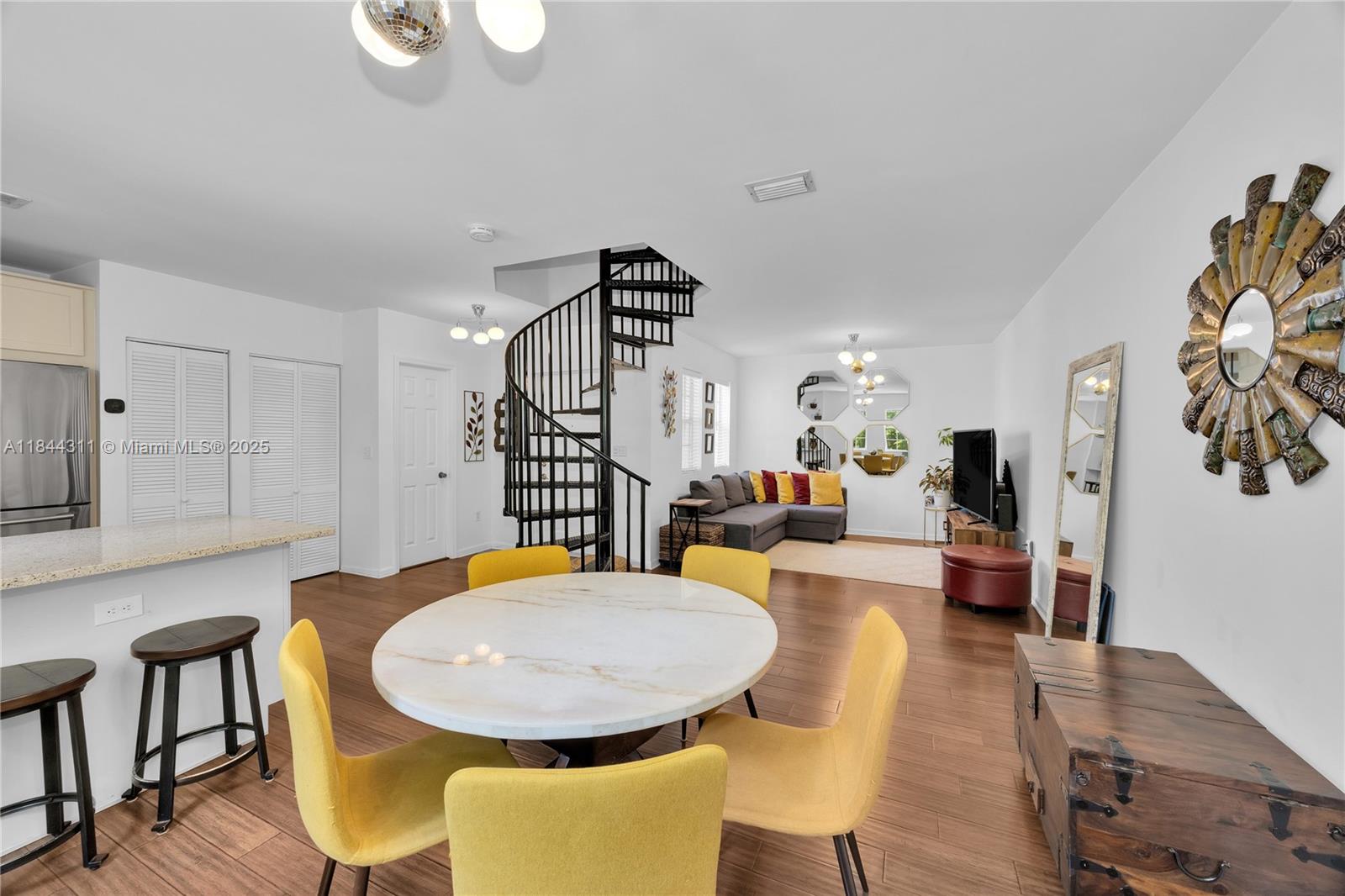 2850 Coconut Ave # 15