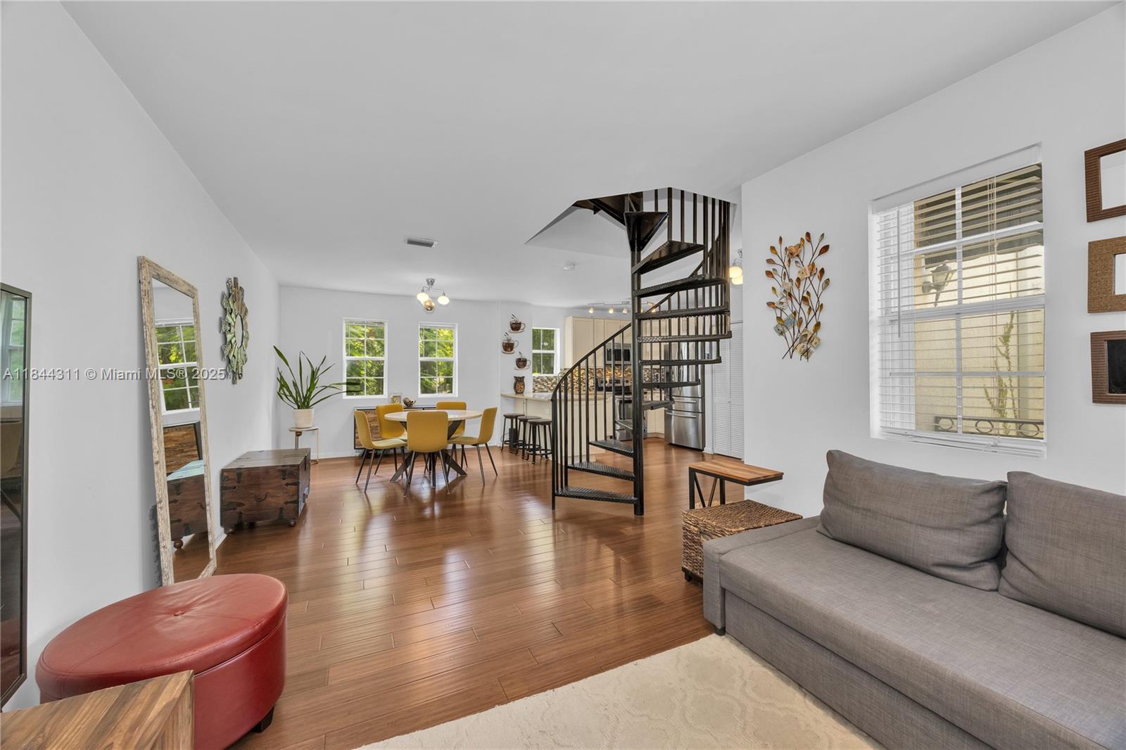 2850 Coconut Ave # 15