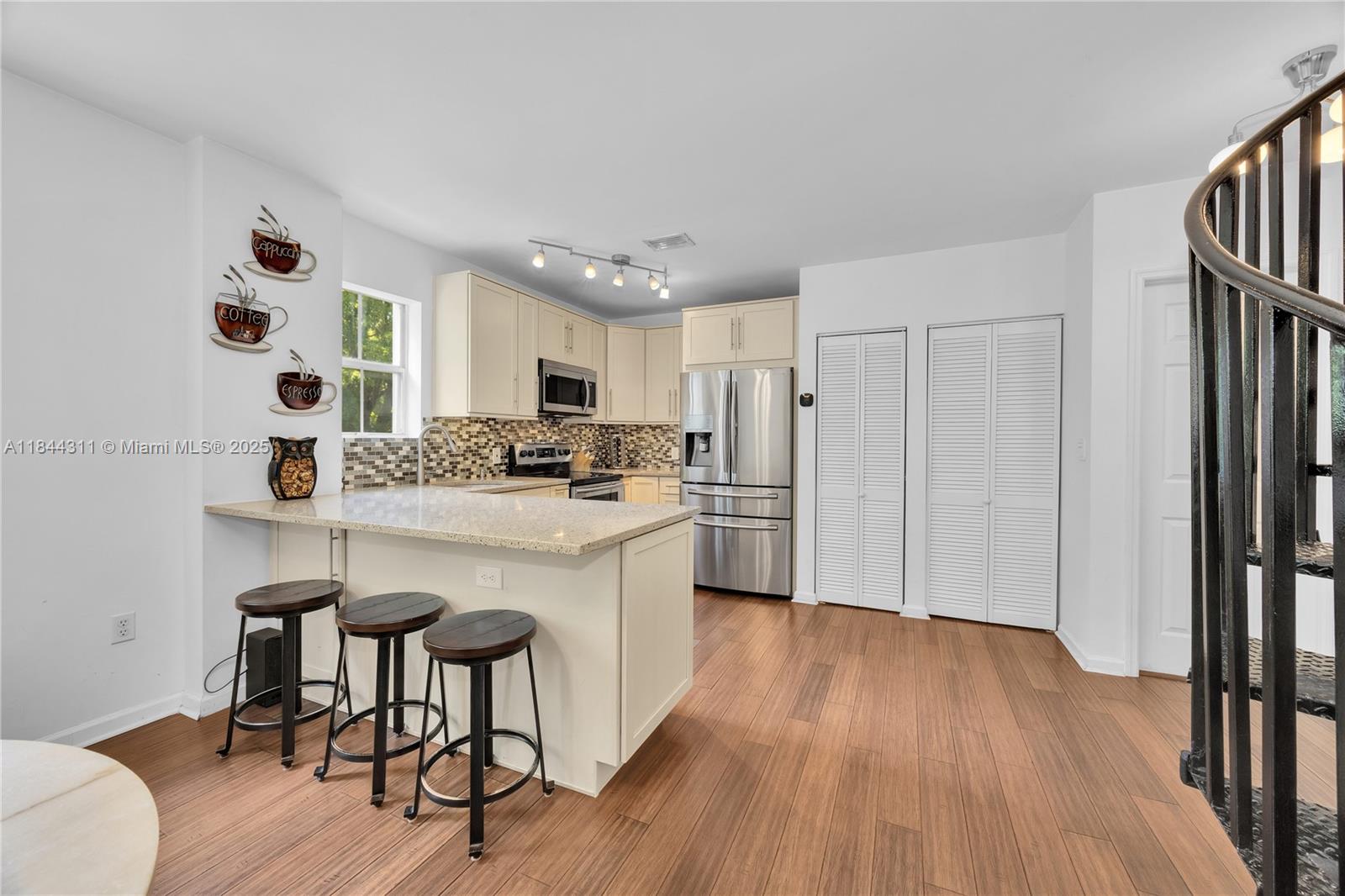 2850 Coconut Ave # 15