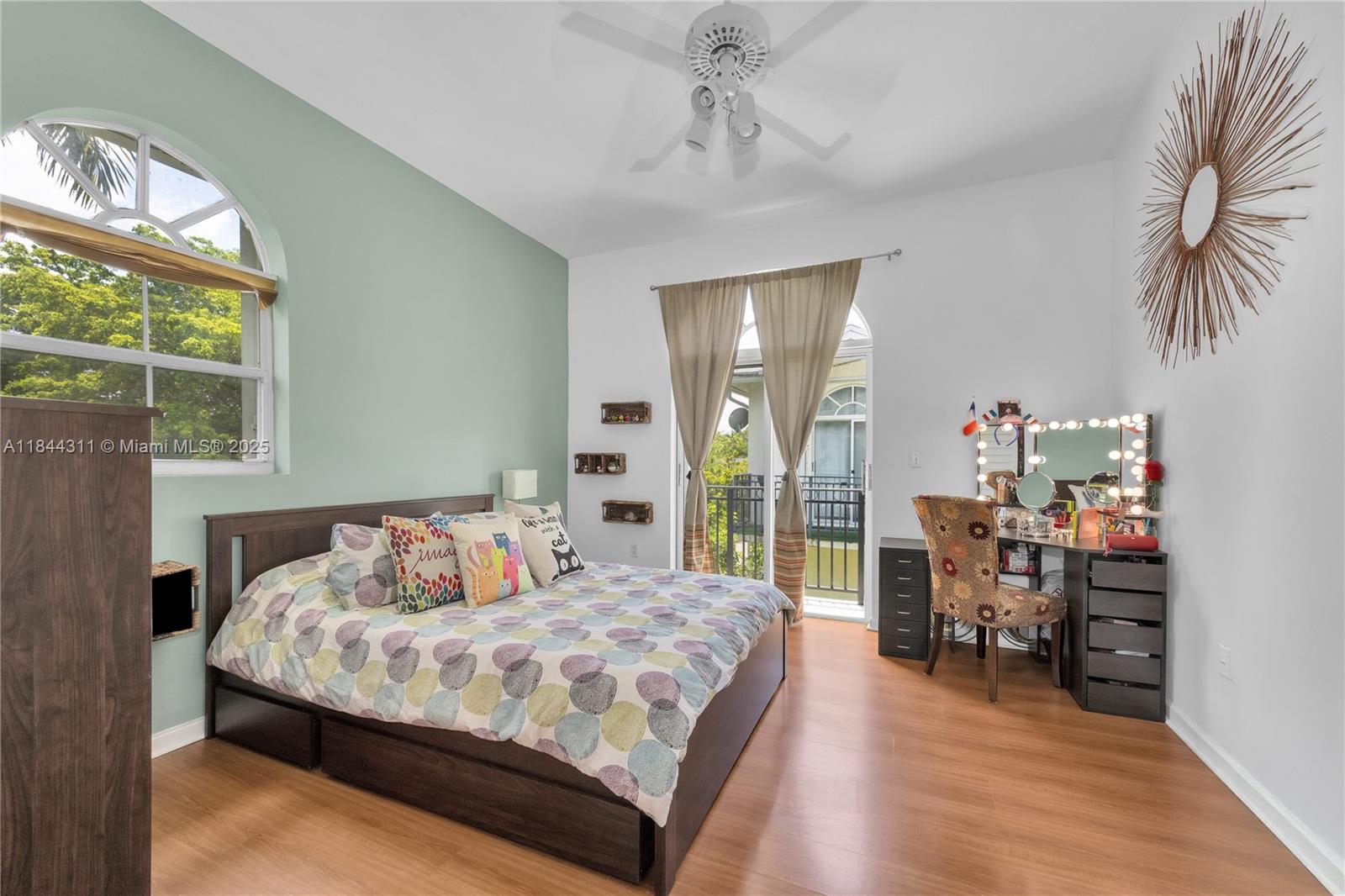 2850 Coconut Ave # 15