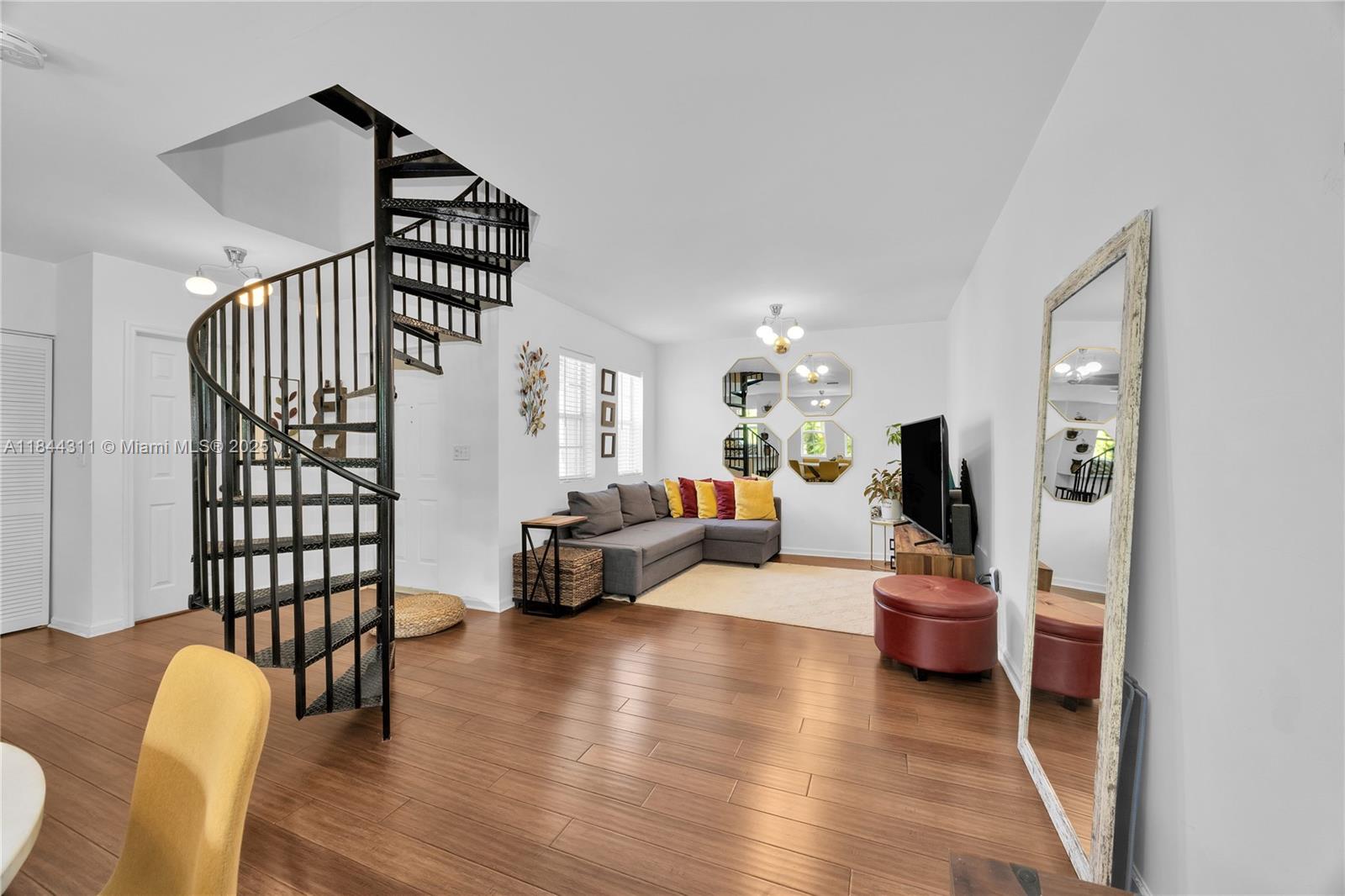 2850 Coconut Ave # 15