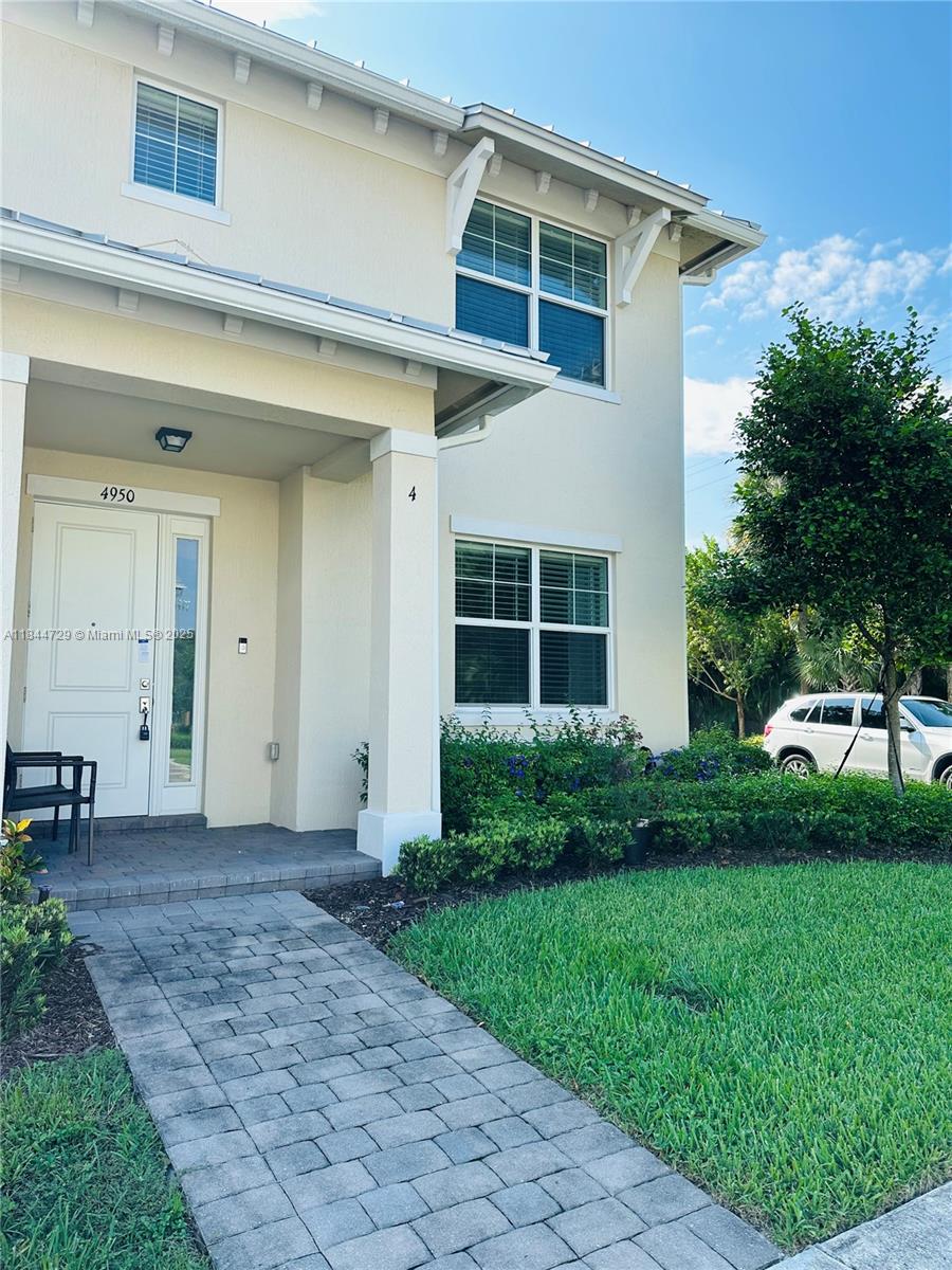 4950 Eucalyptus Dr # 4