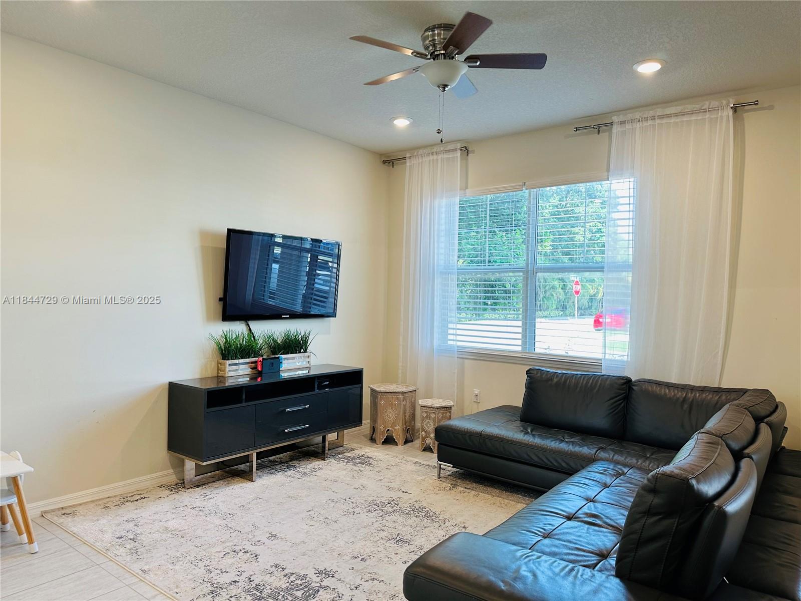 4950 Eucalyptus Dr # 4