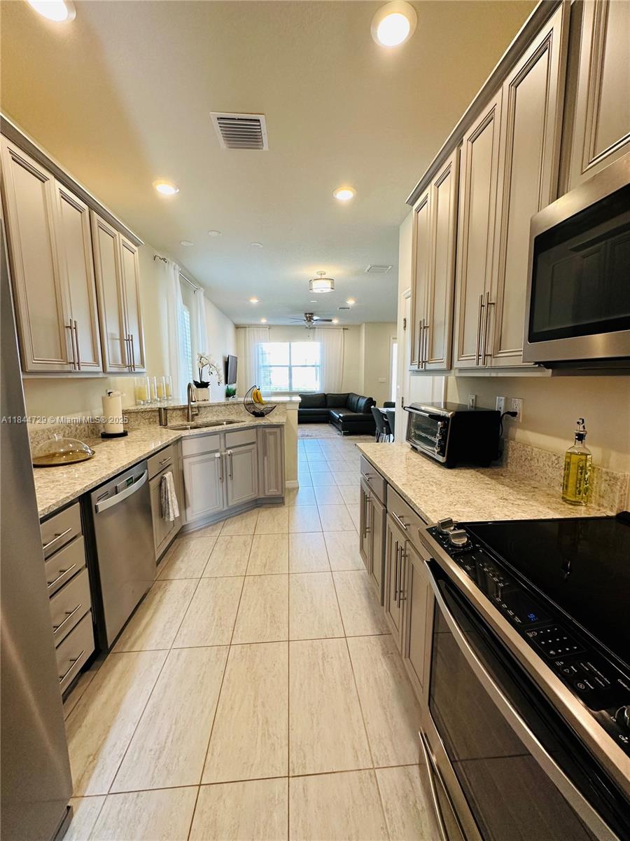 4950 Eucalyptus Dr # 4