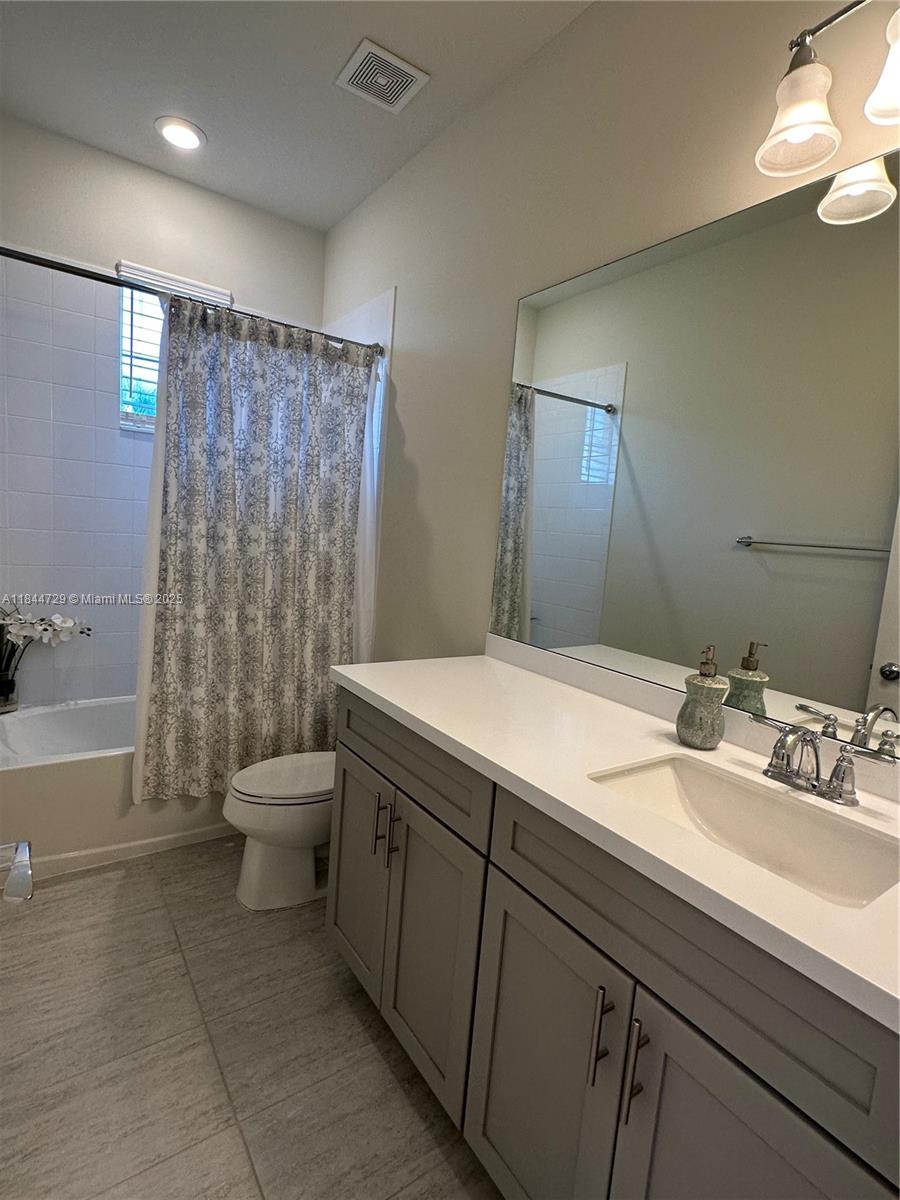 4950 Eucalyptus Dr # 4