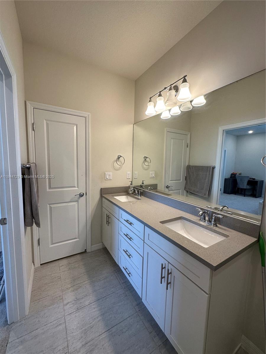 4950 Eucalyptus Dr # 4