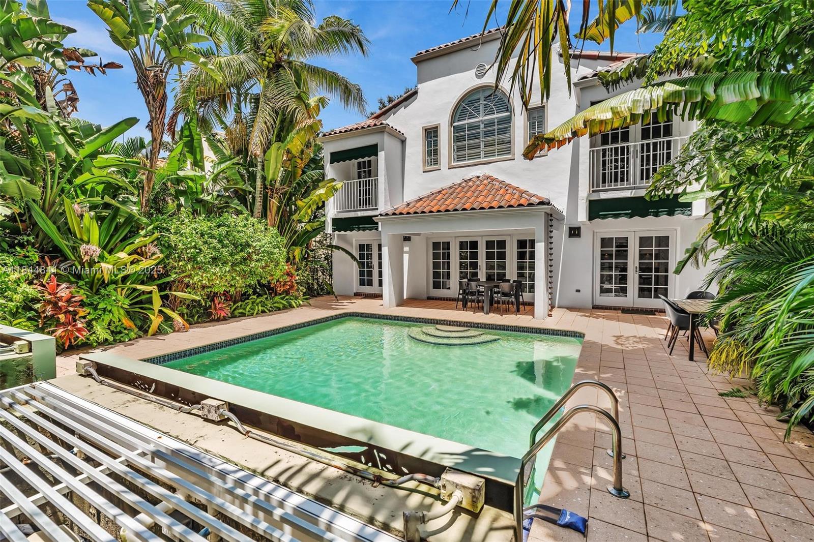 2516 San Domingo St