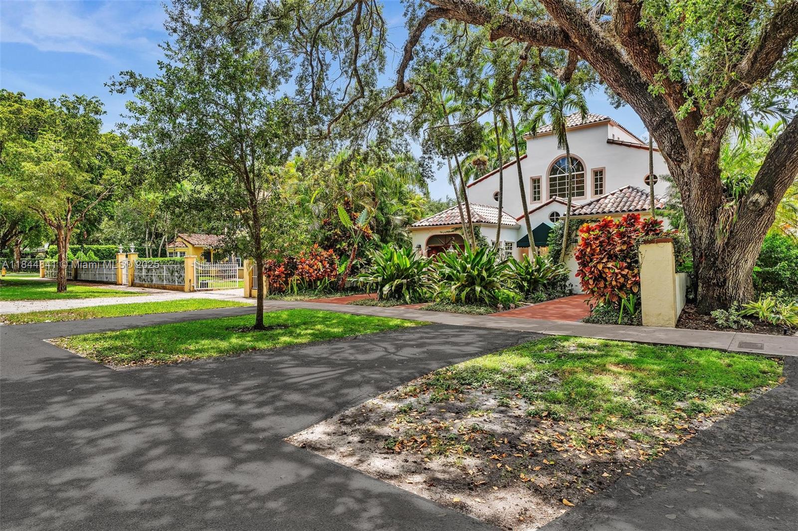 2516 San Domingo St