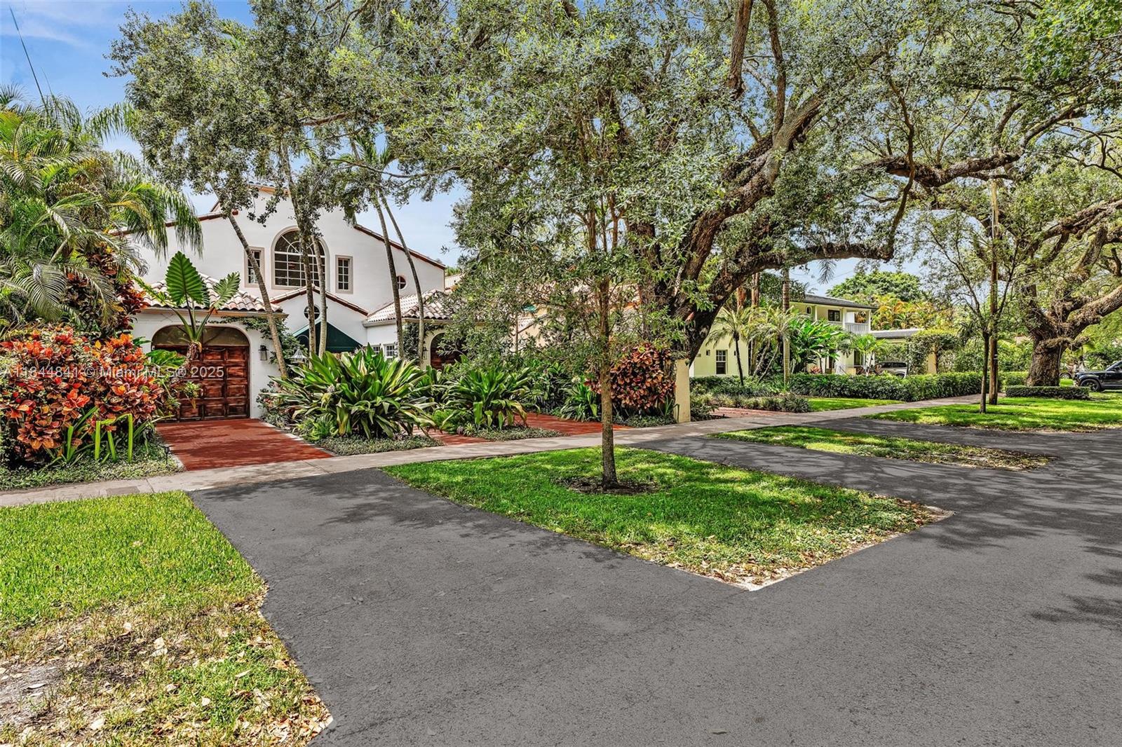 2516 San Domingo St
