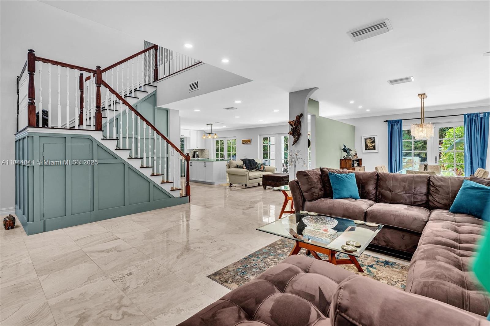 2516 San Domingo St